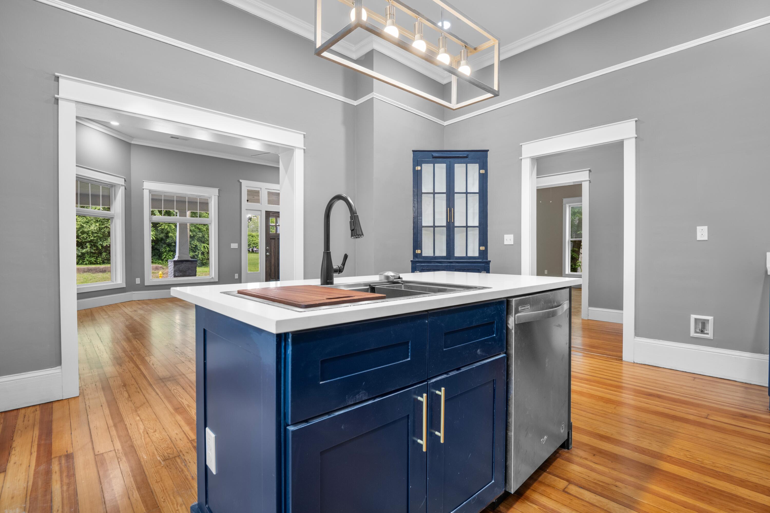208 E Villanow Street, LaFayette
