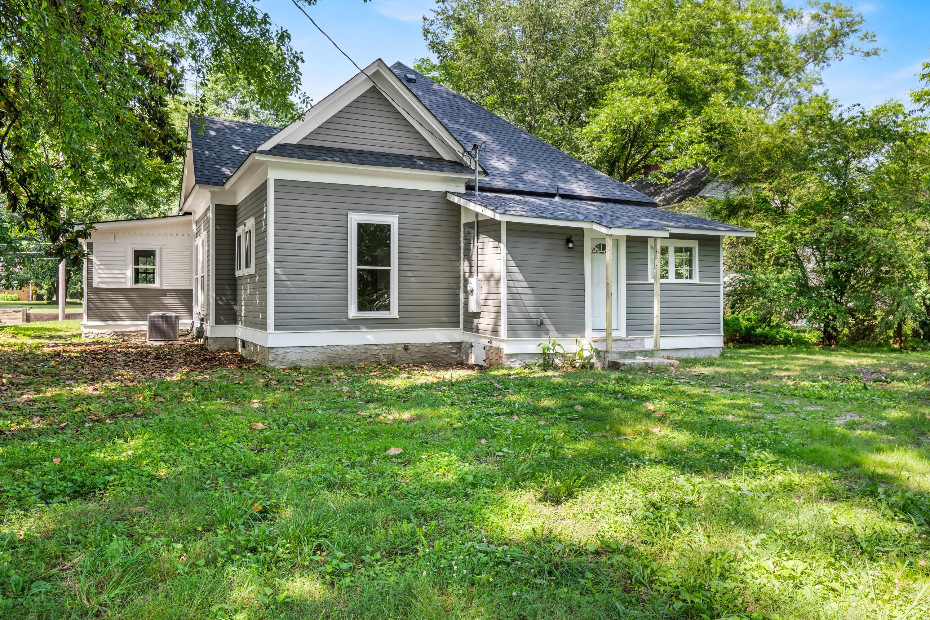 208 E Villanow Street, LaFayette
