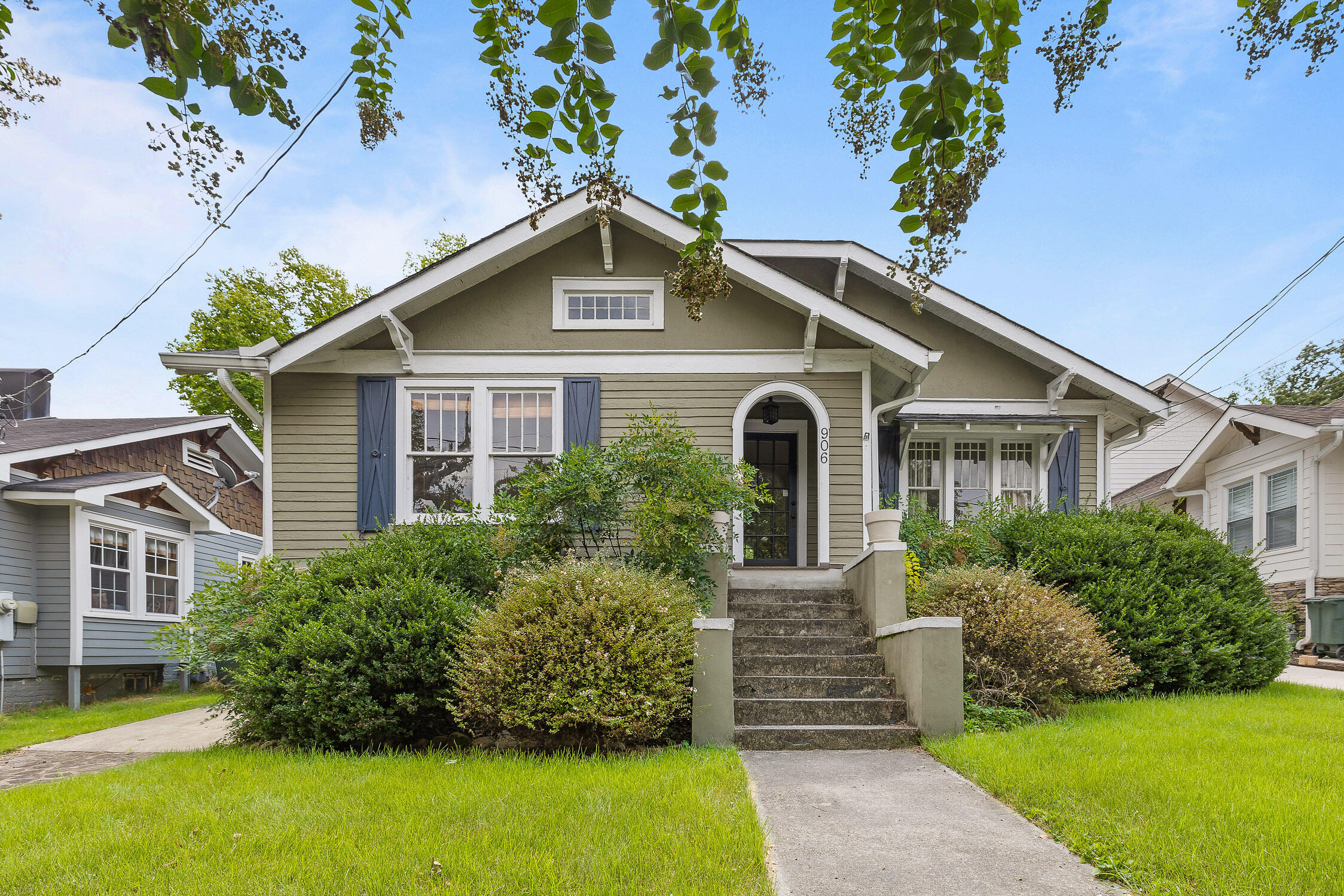 906 Young Avenue