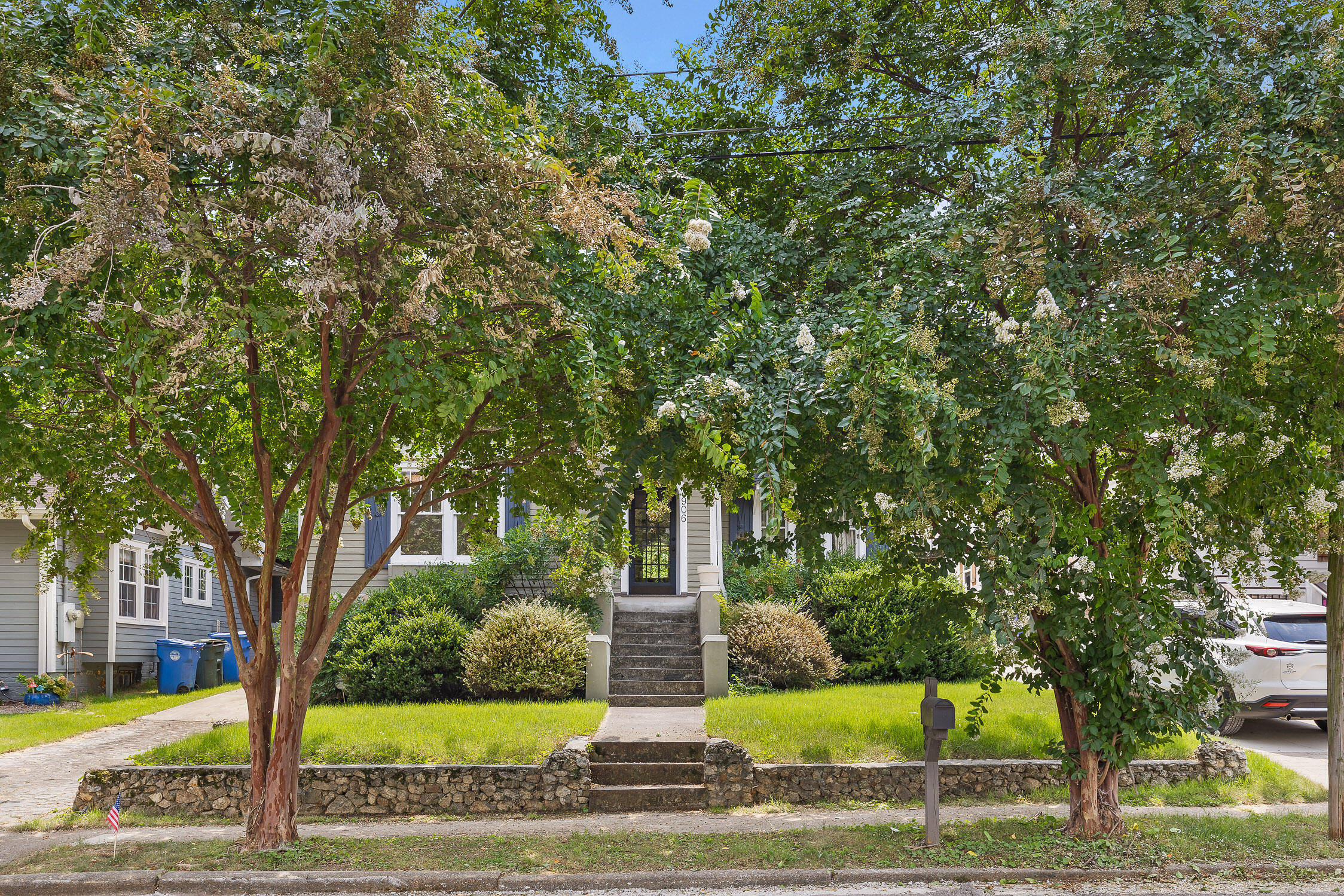 906 Young Avenue