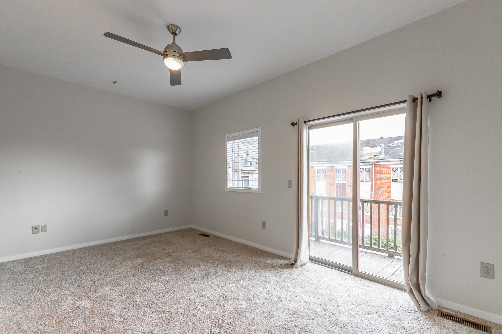 852 E 8th Street