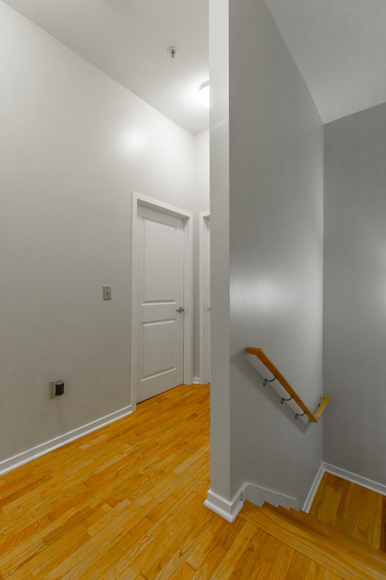 852 E 8th Street