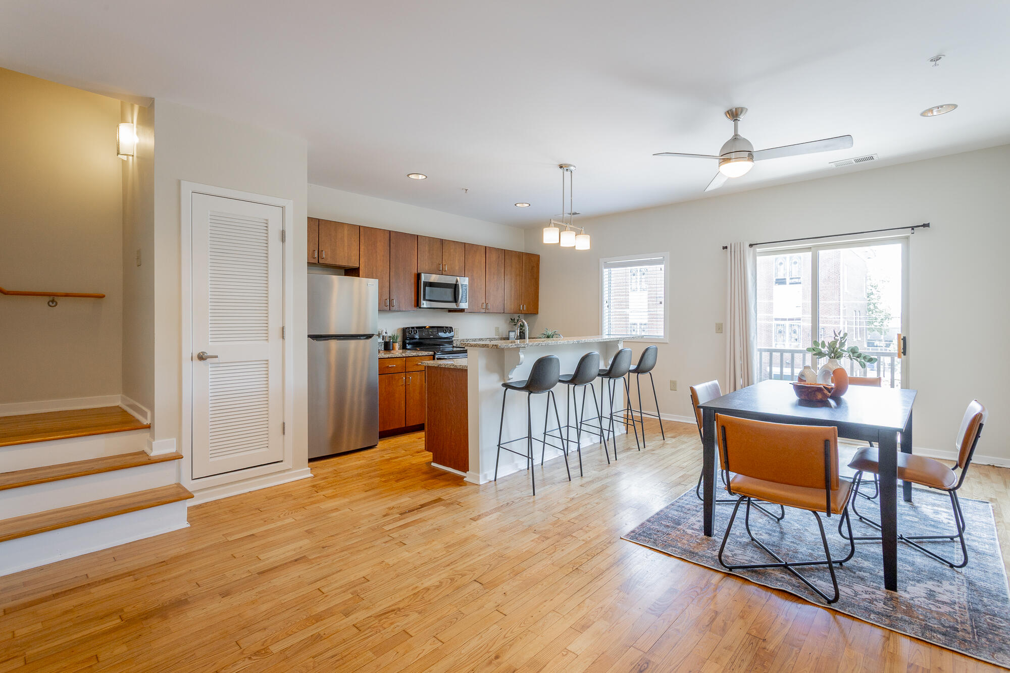 852 E 8th Street