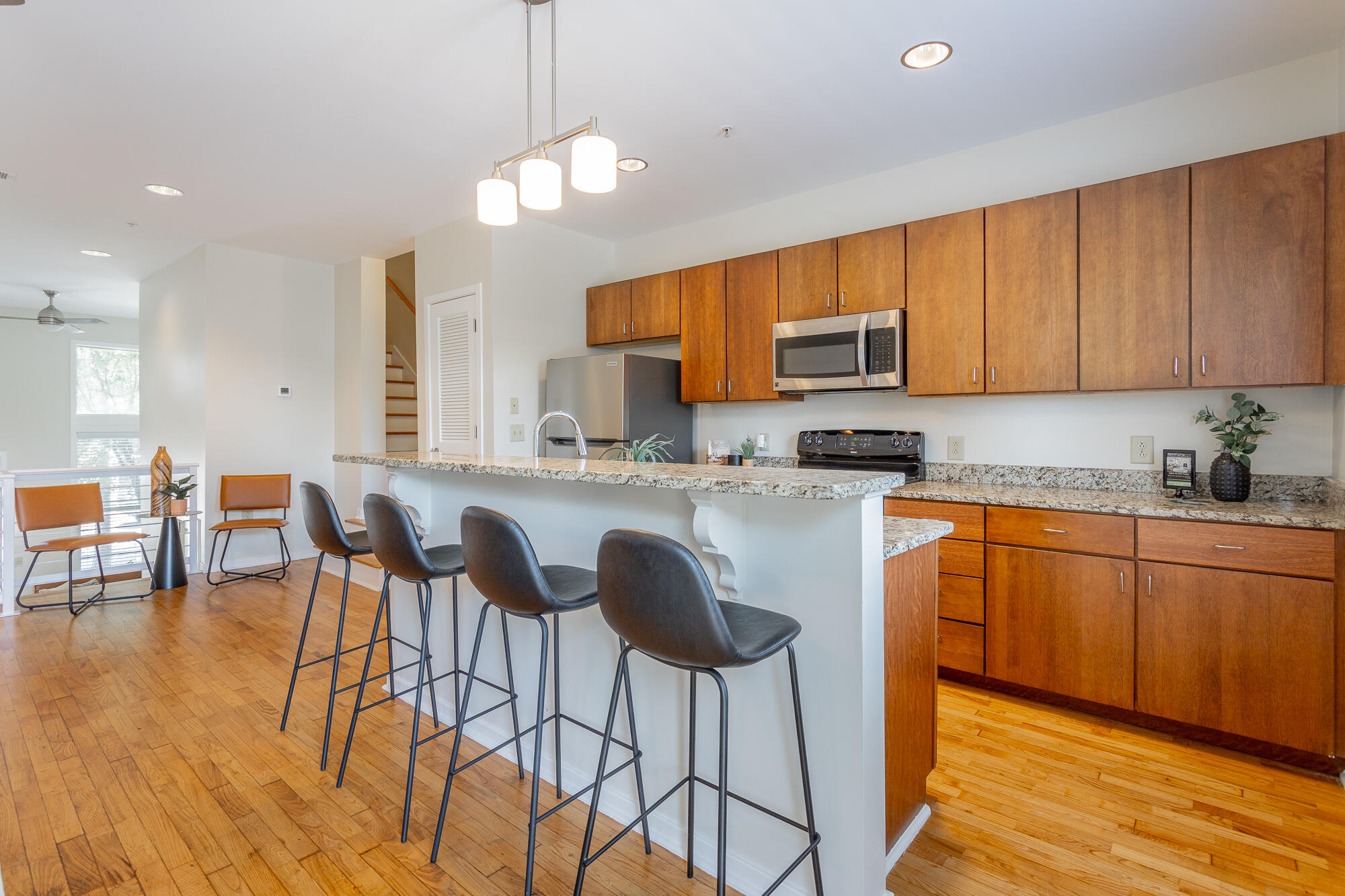 852 E 8th Street