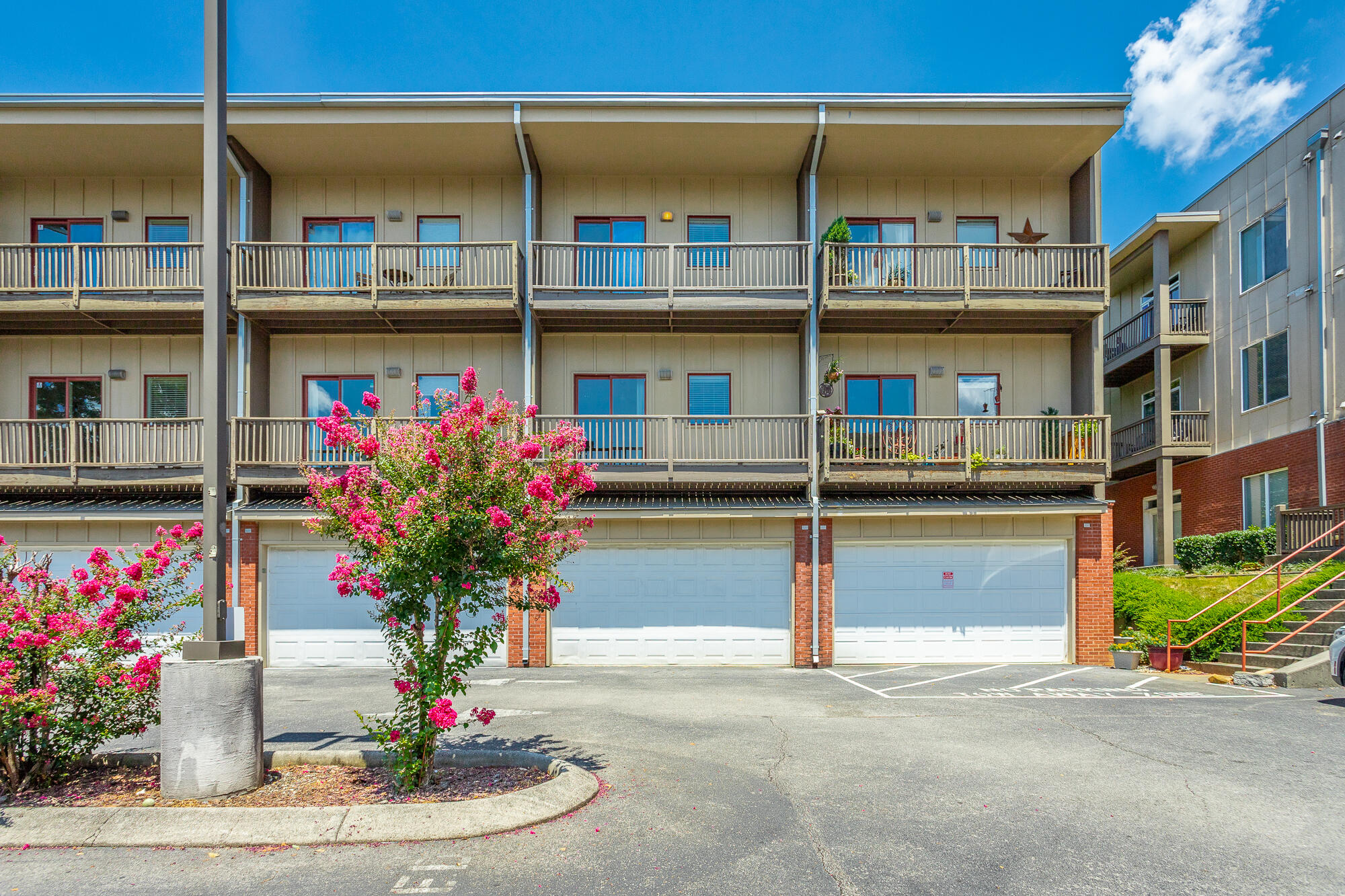 852 E 8th Street