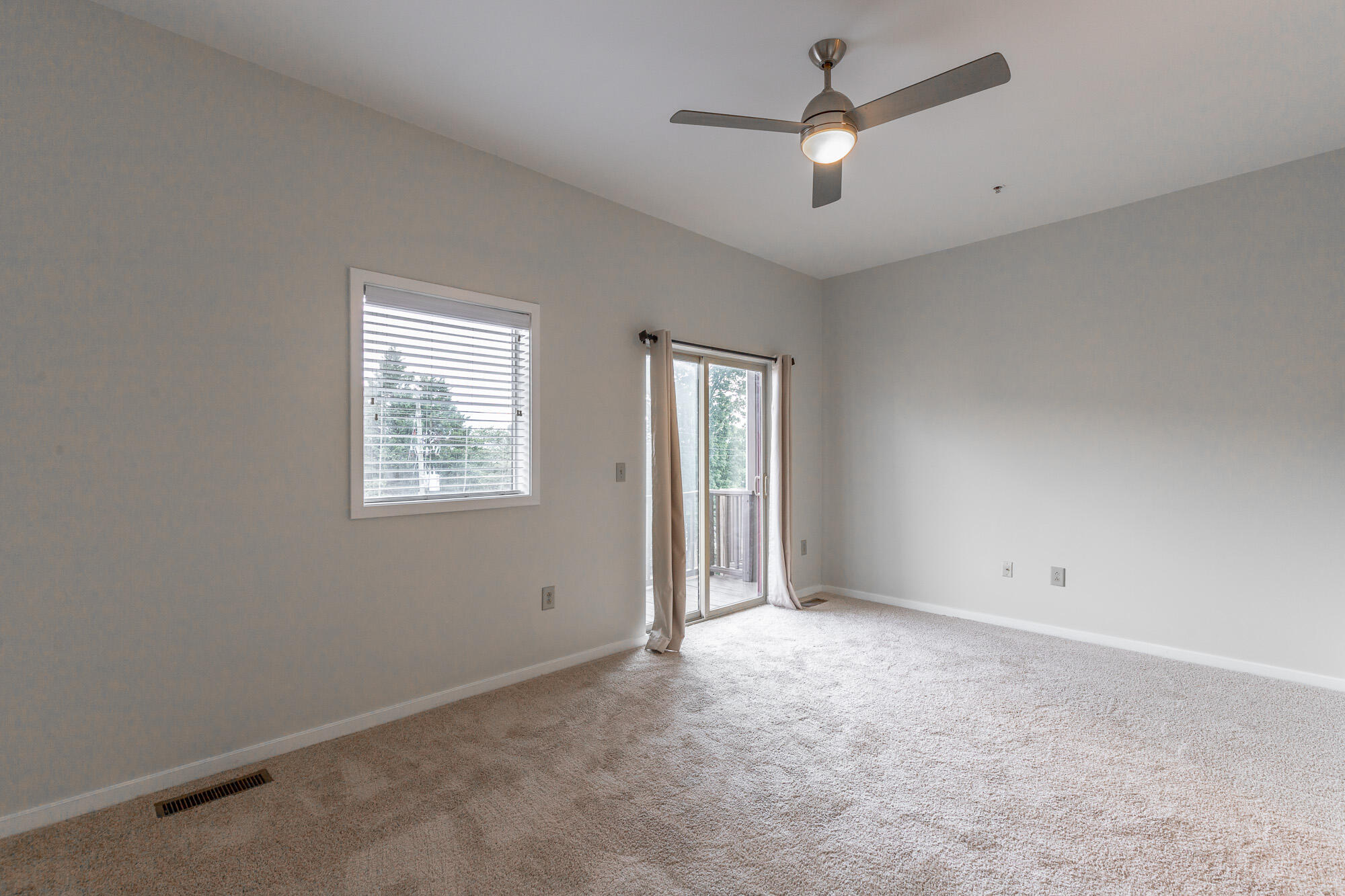 852 E 8th Street