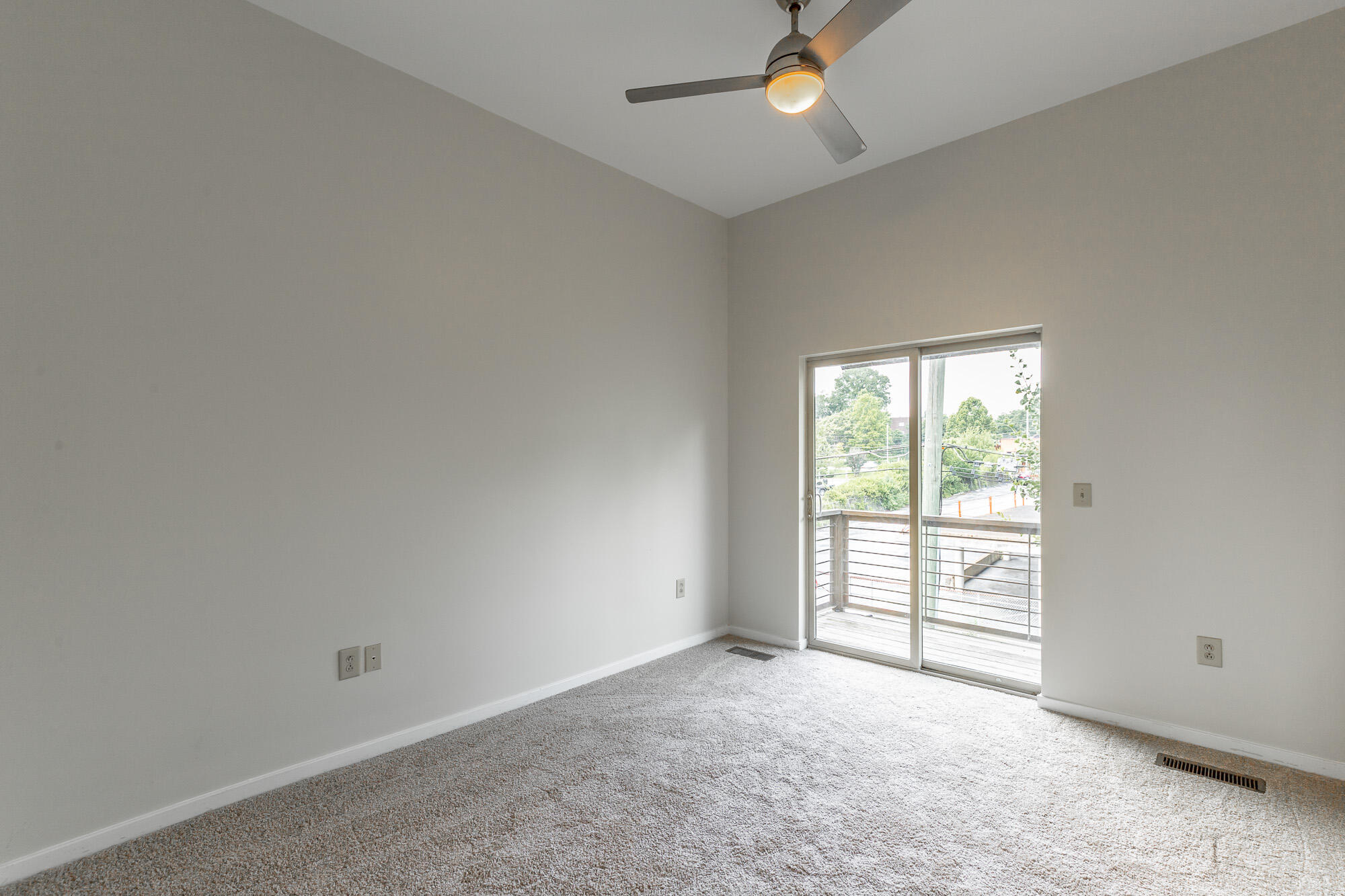 852 E 8th Street