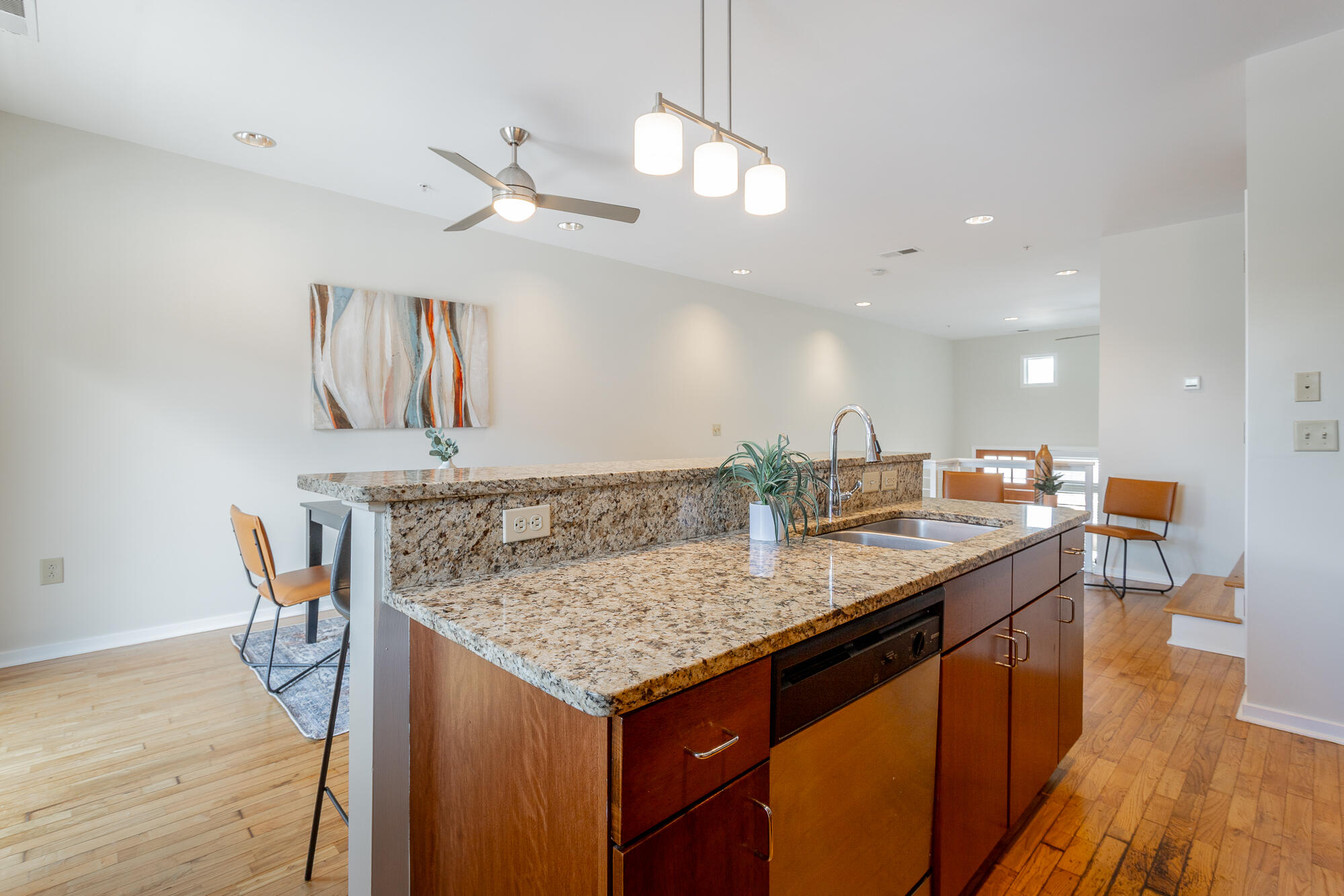 852 E 8th Street
