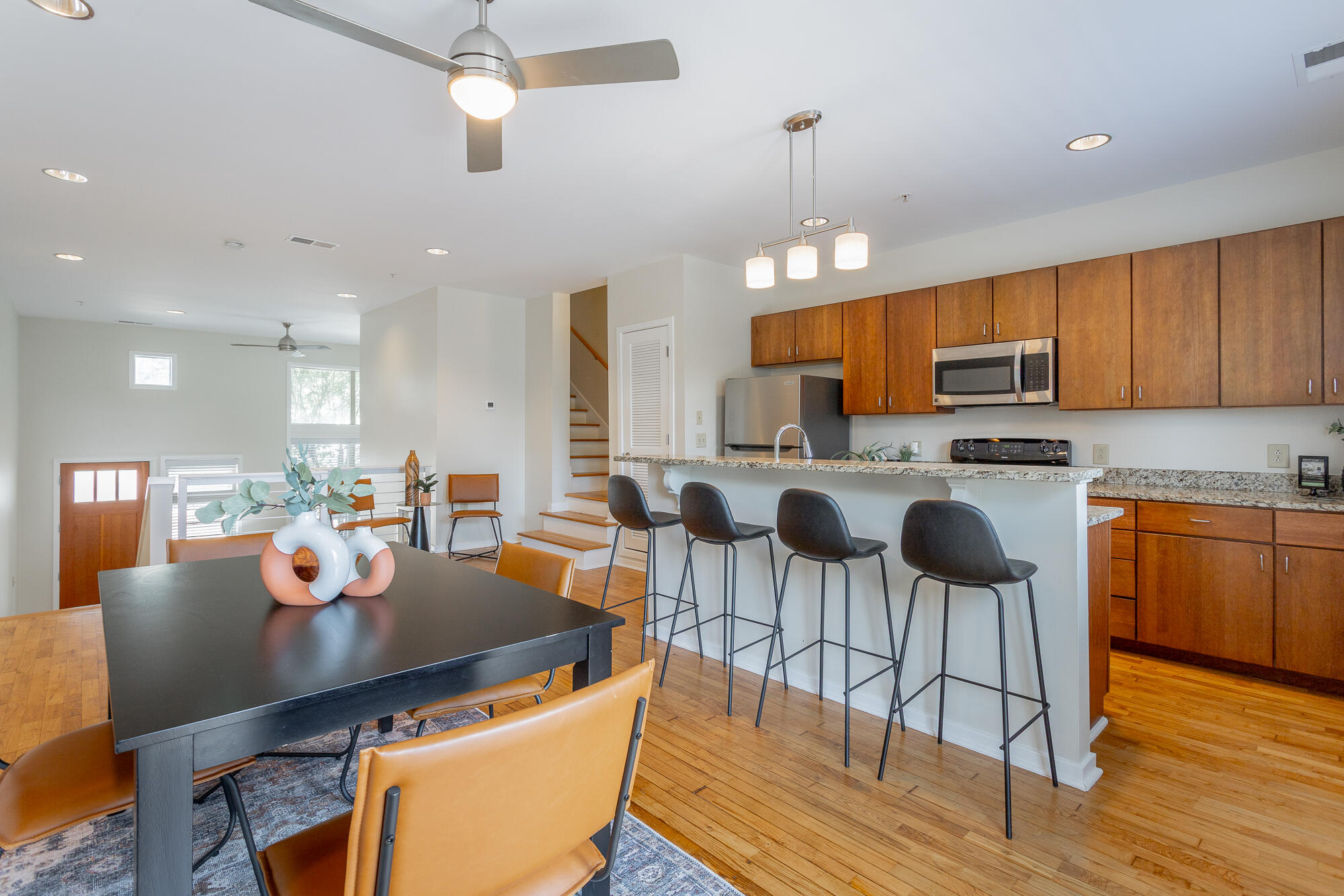 852 E 8th Street