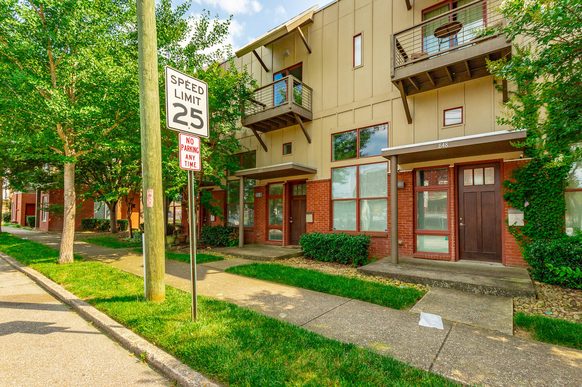 852 E 8th Street