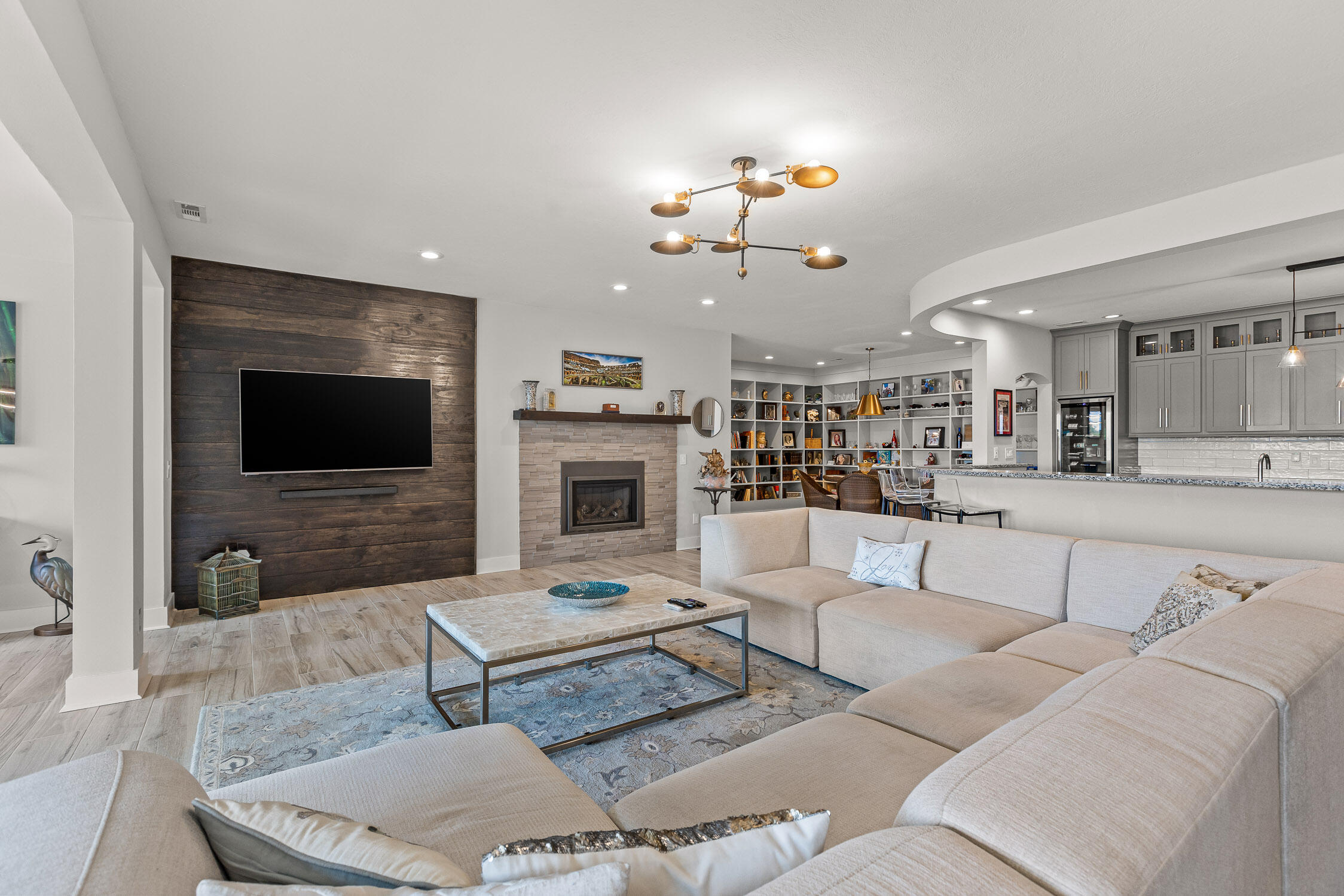 4274 Lakeshore Lane, 102