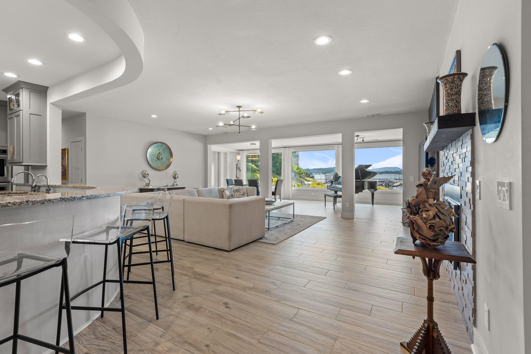 4274 Lakeshore Lane, 102