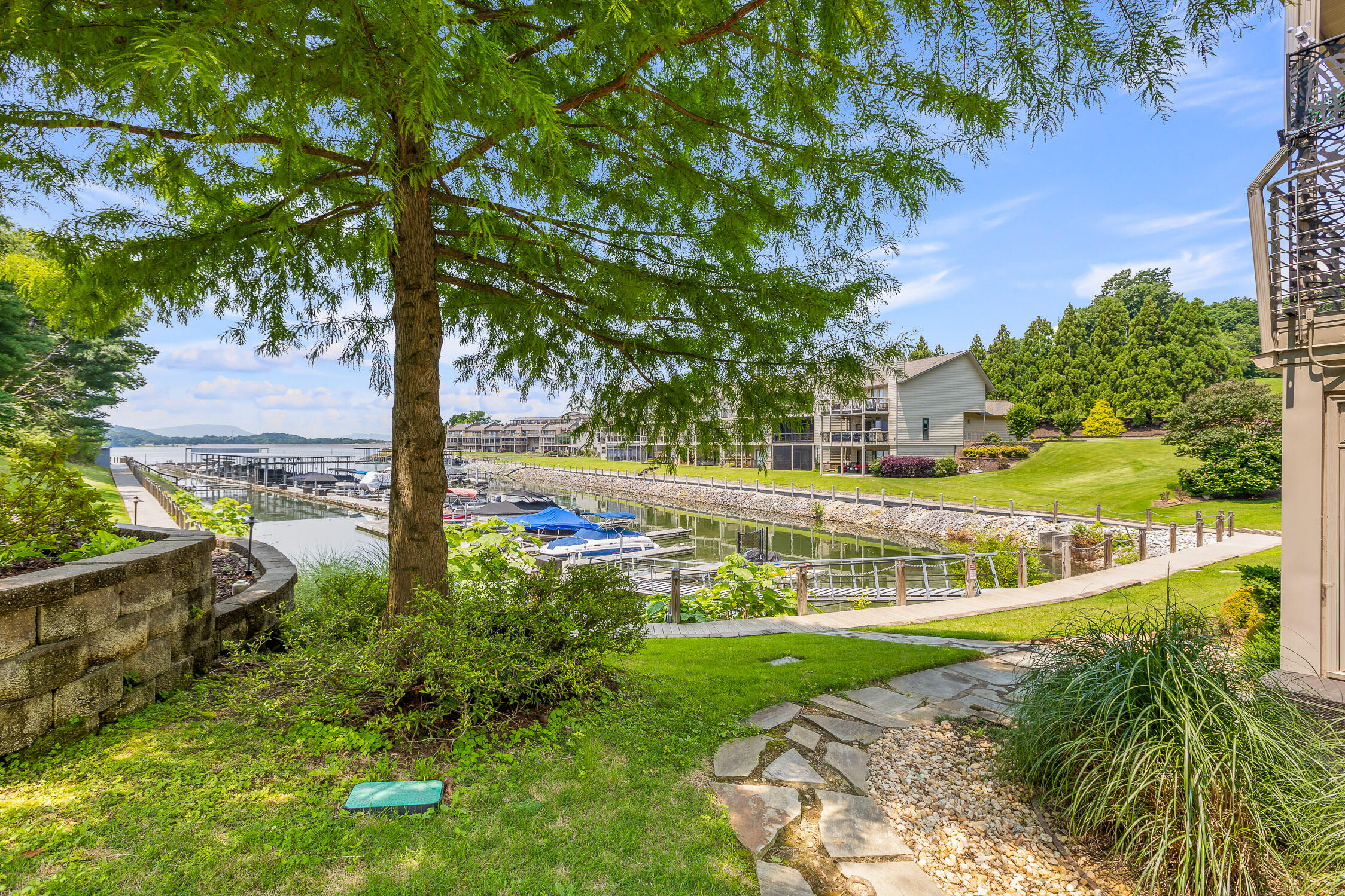 4274 Lakeshore Lane, 102