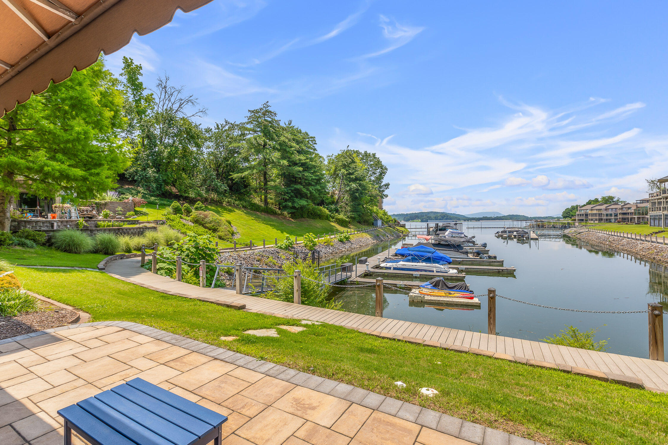 4274 Lakeshore Lane, 102