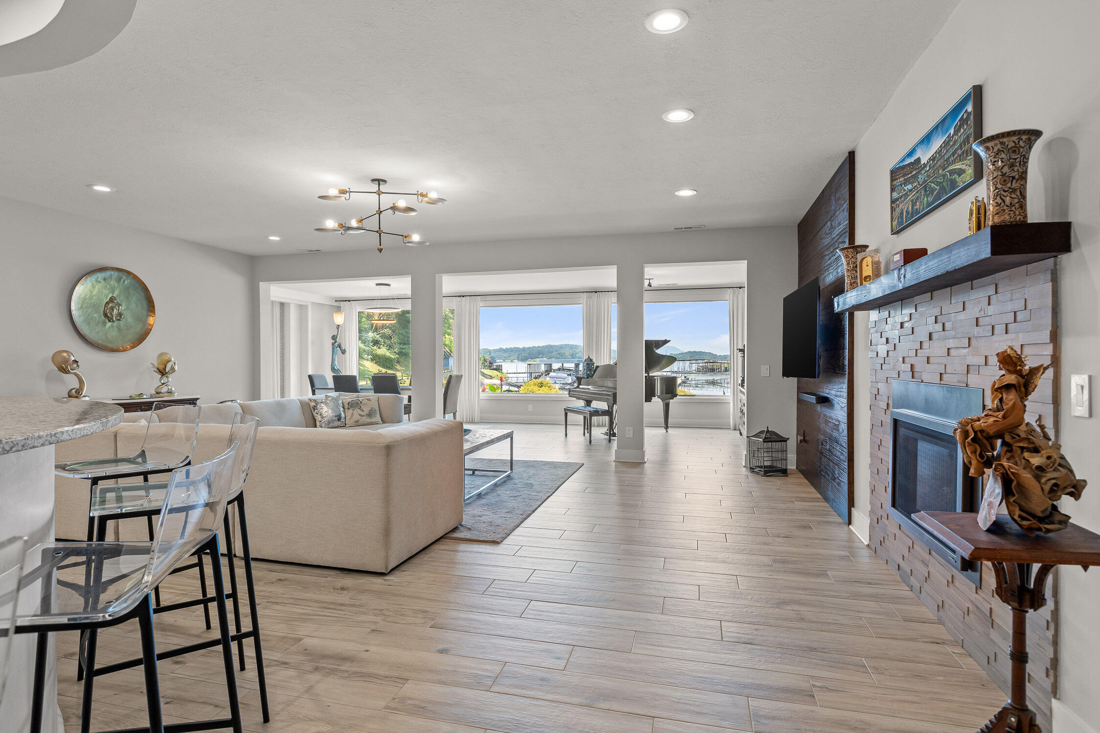 4274 Lakeshore Lane, 102