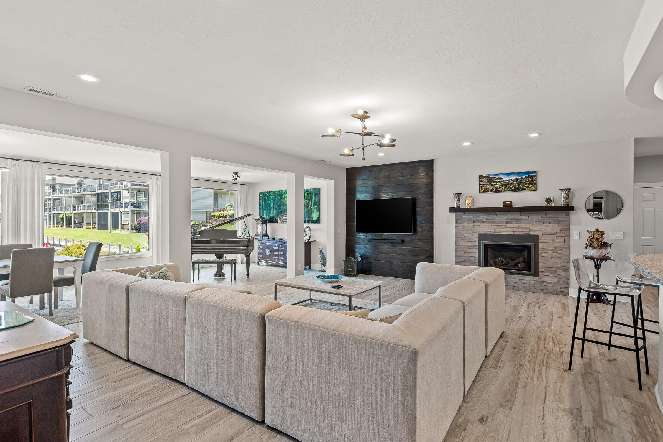 4274 Lakeshore Lane, 102