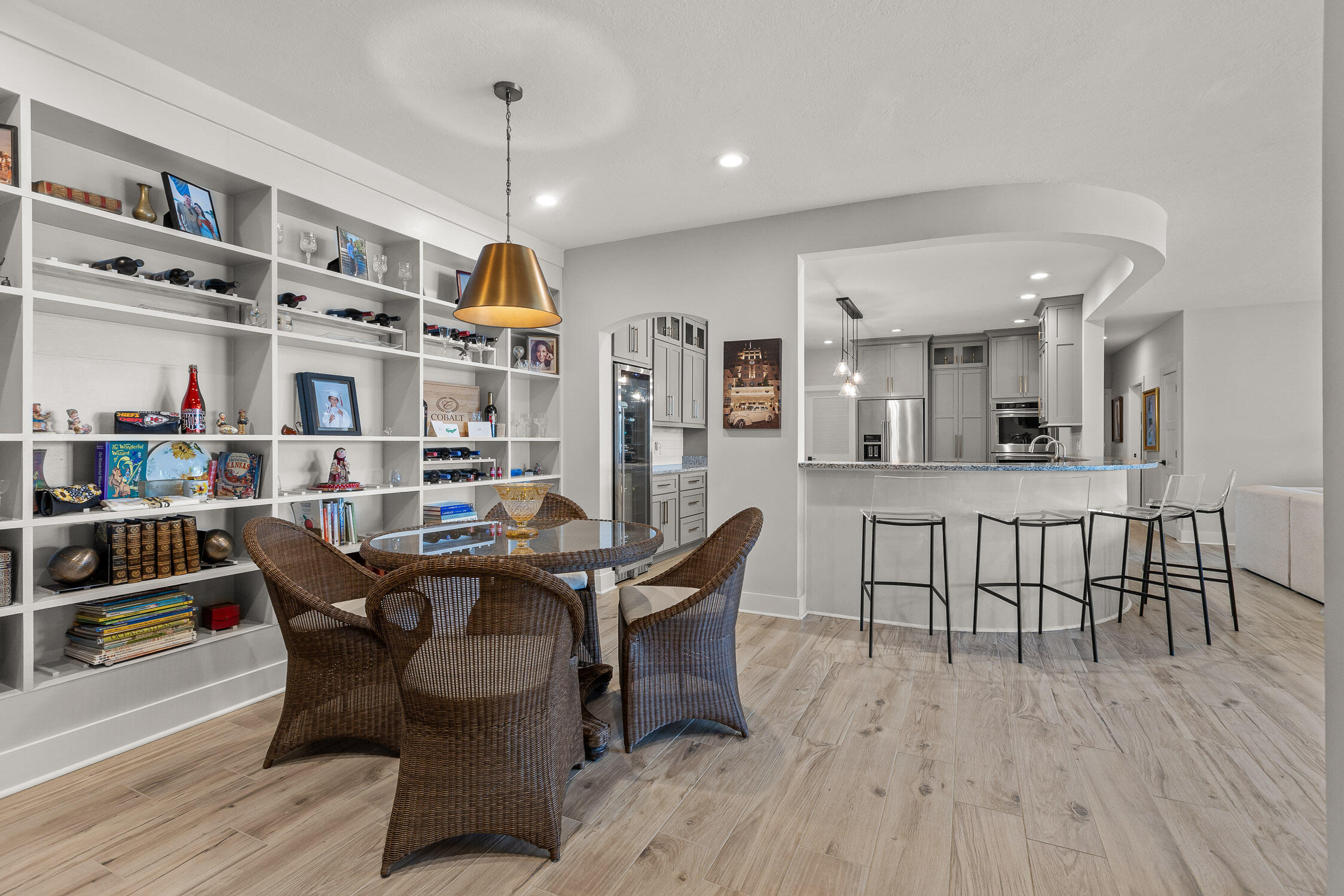 4274 Lakeshore Lane, 102