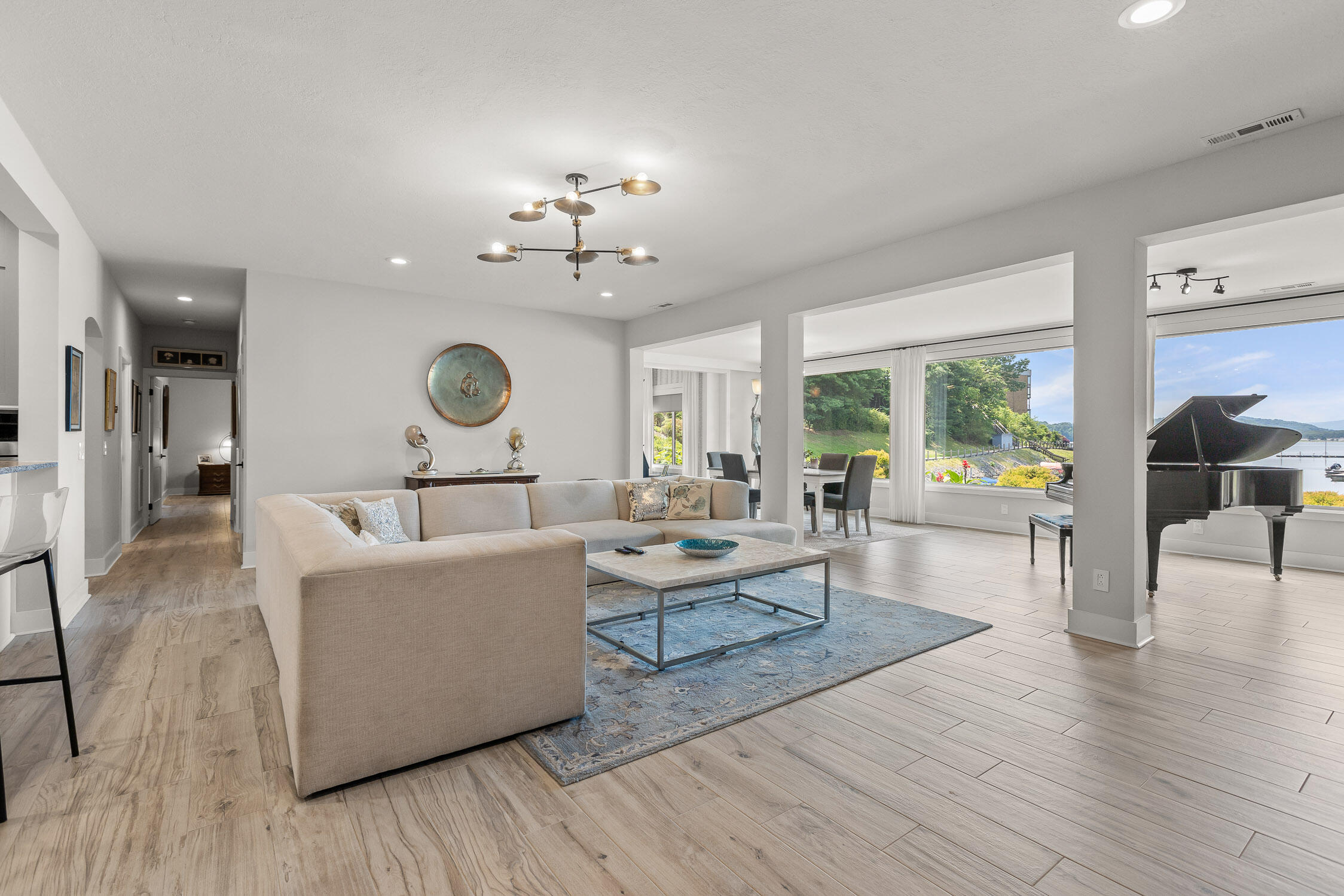 4274 Lakeshore Lane, 102