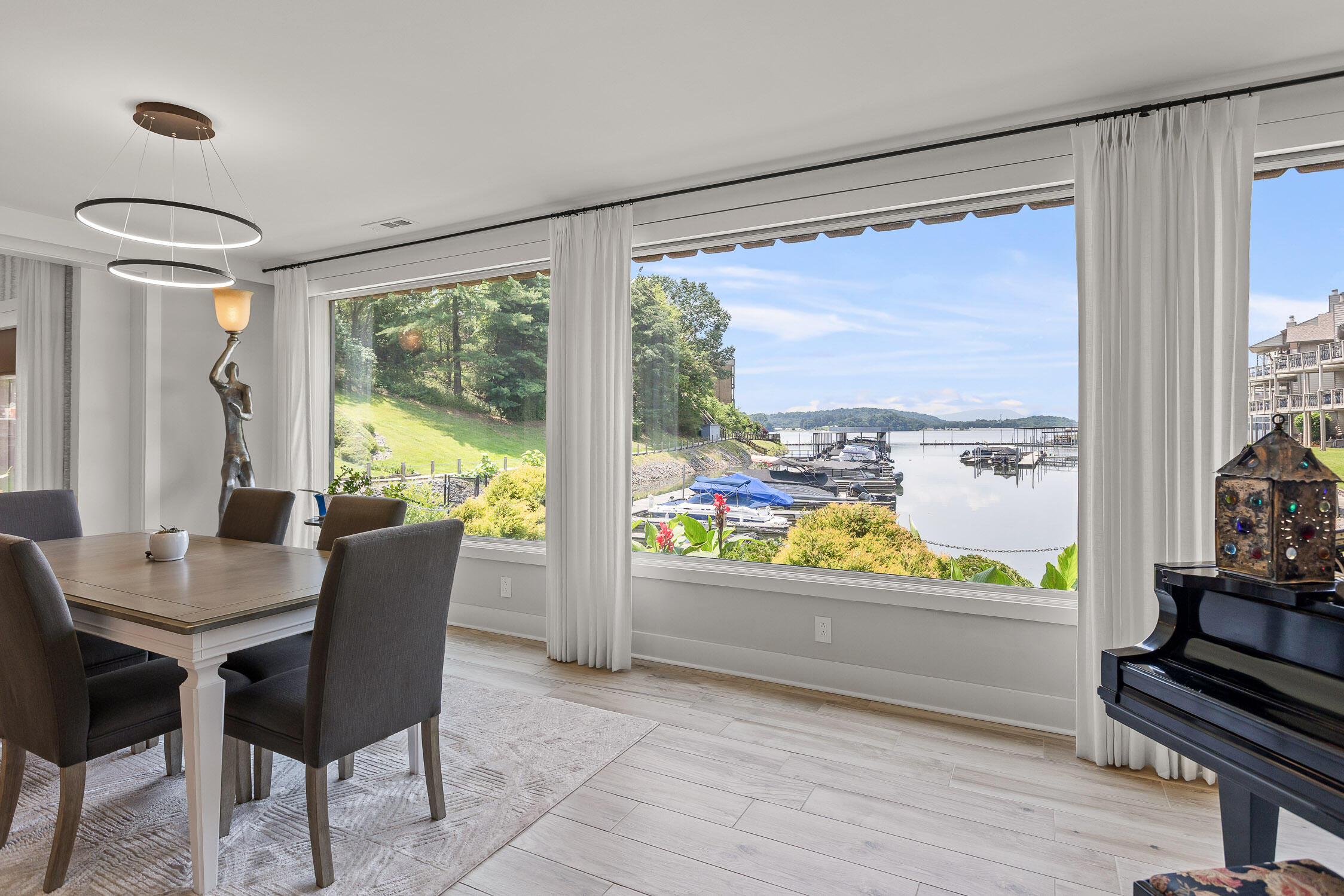 4274 Lakeshore Lane, 102