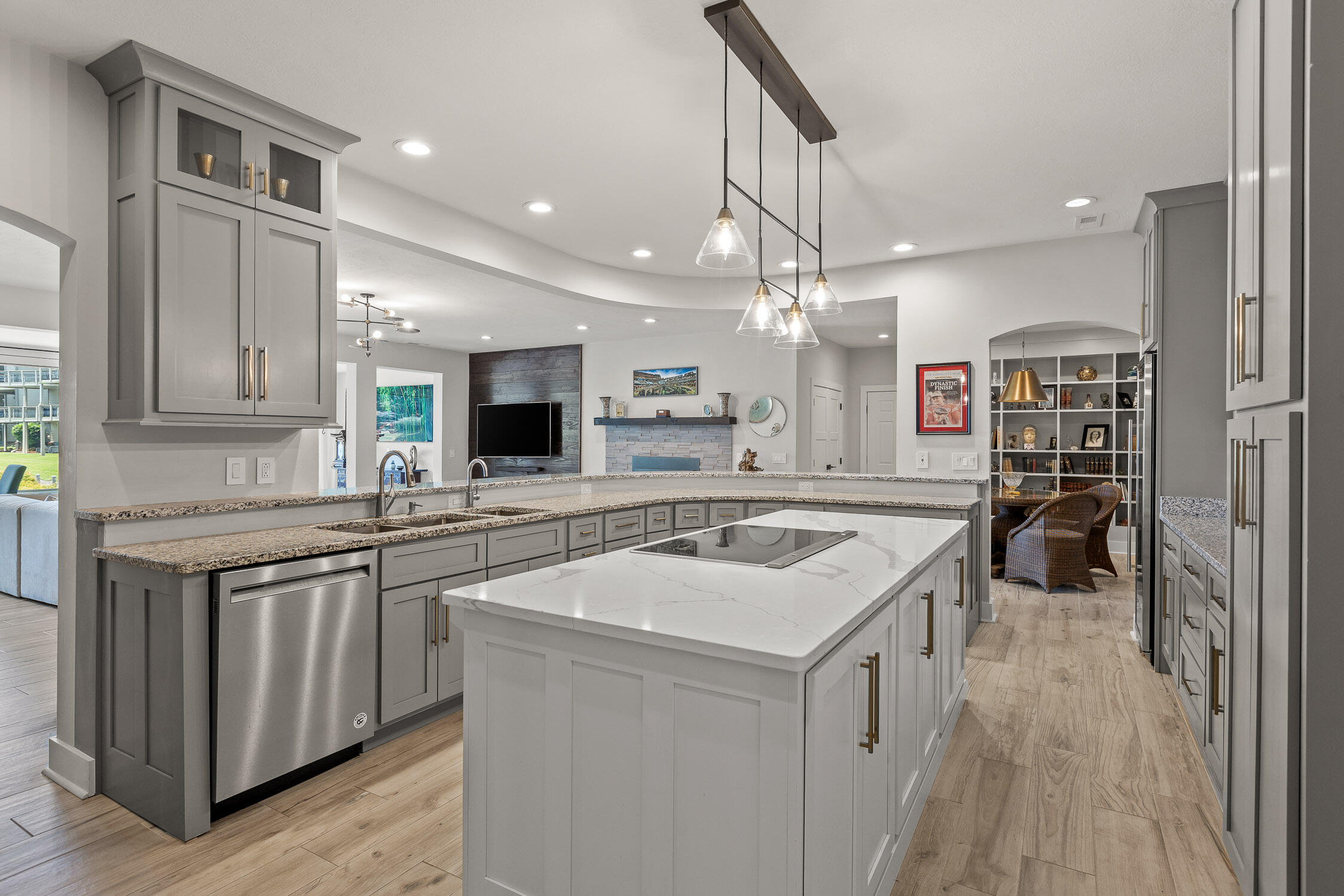 4274 Lakeshore Lane, 102