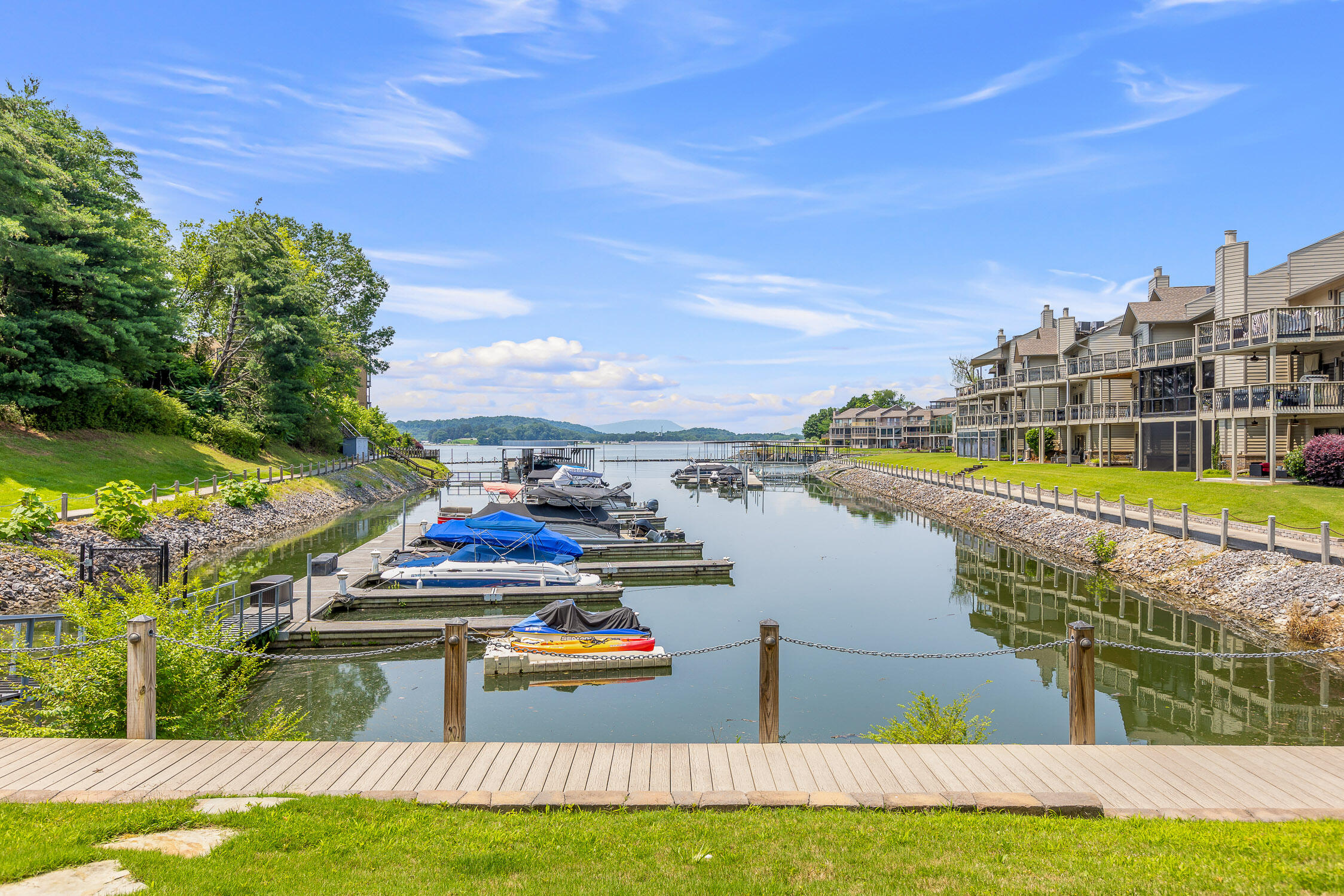 4274 Lakeshore Lane, 102