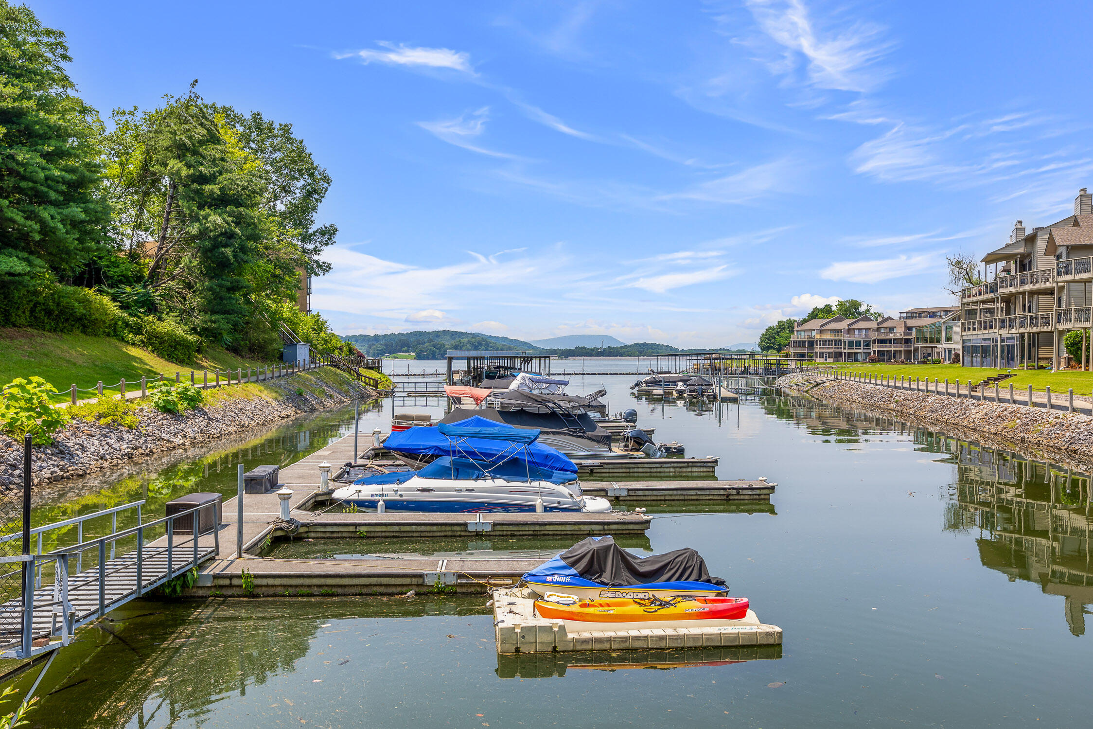 4274 Lakeshore Lane, 102