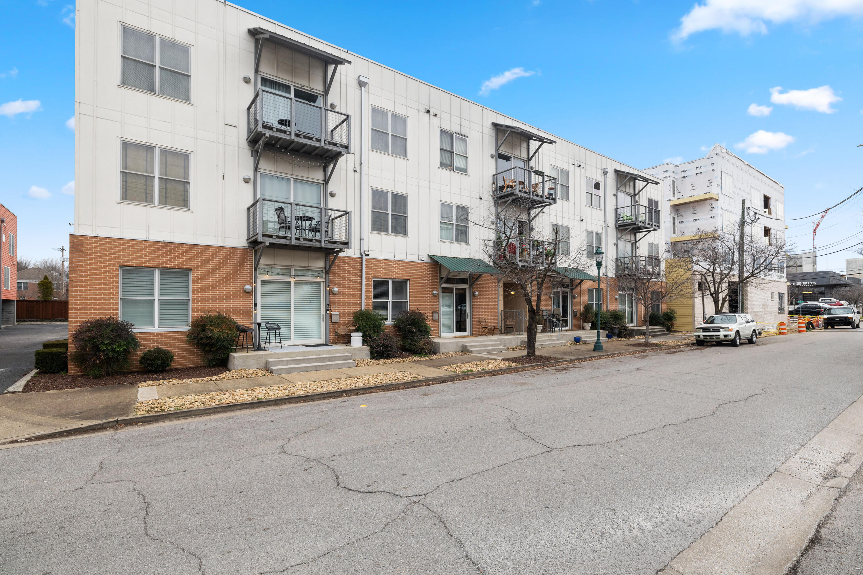 1609 Long Street, 105