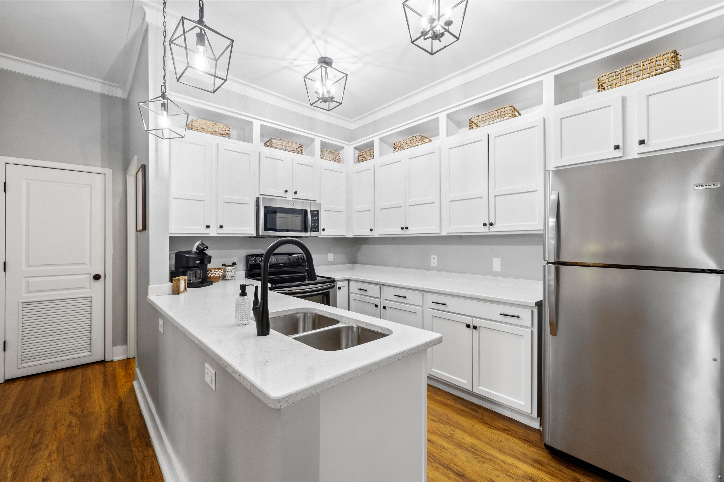 1609 Long Street, 105