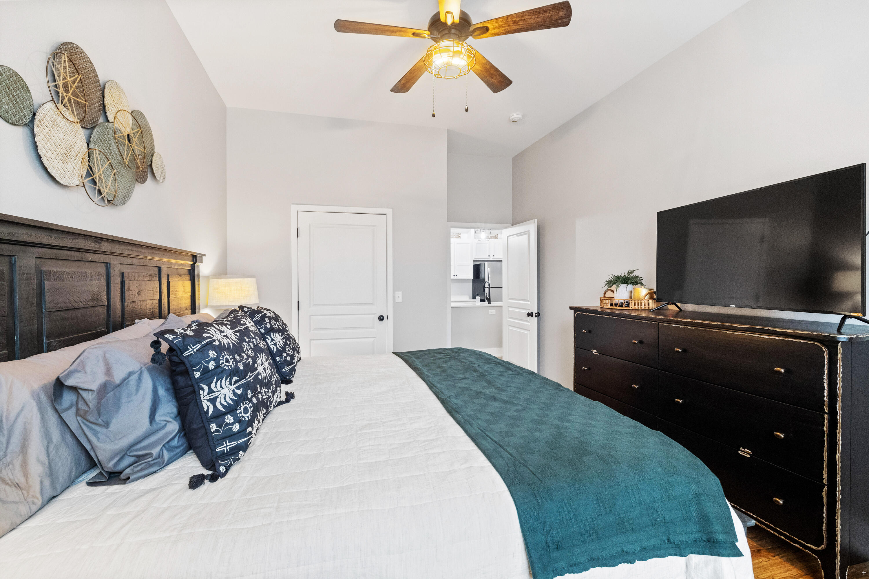 1609 Long Street, 105