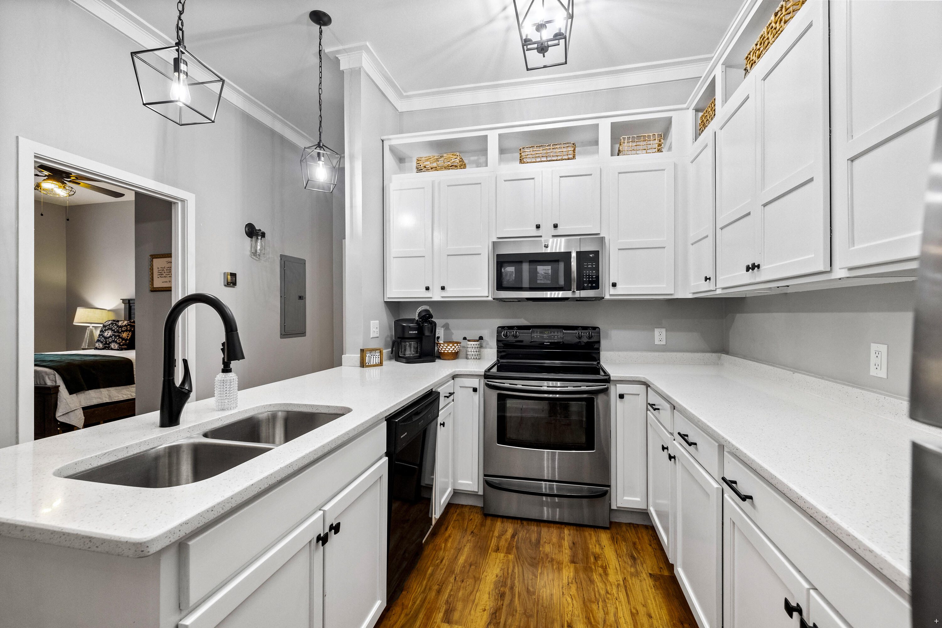 1609 Long Street, 105