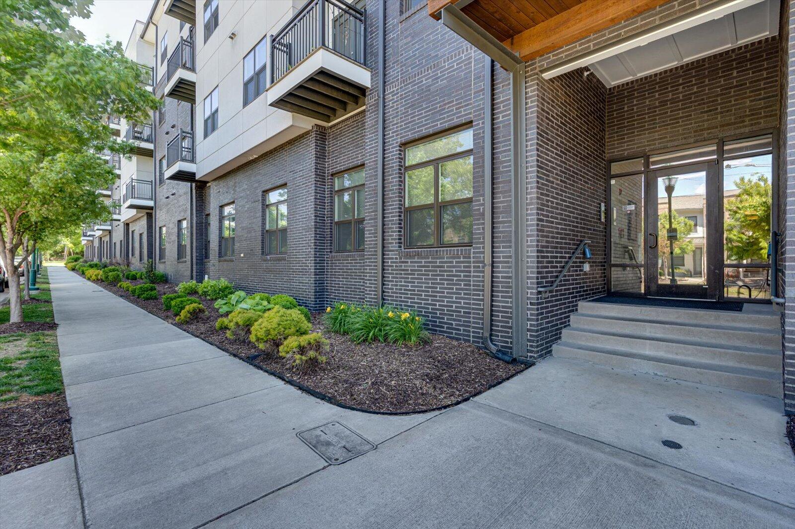 782 Riverfront Parkway, 313