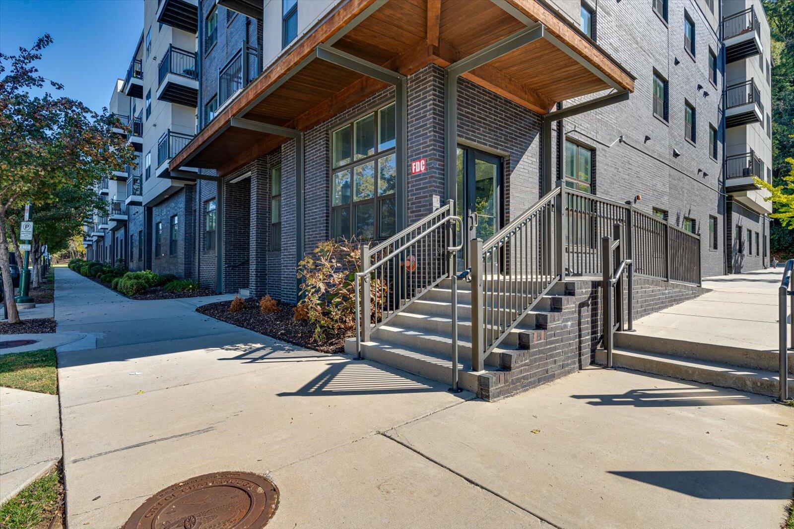 782 Riverfront Parkway, 313