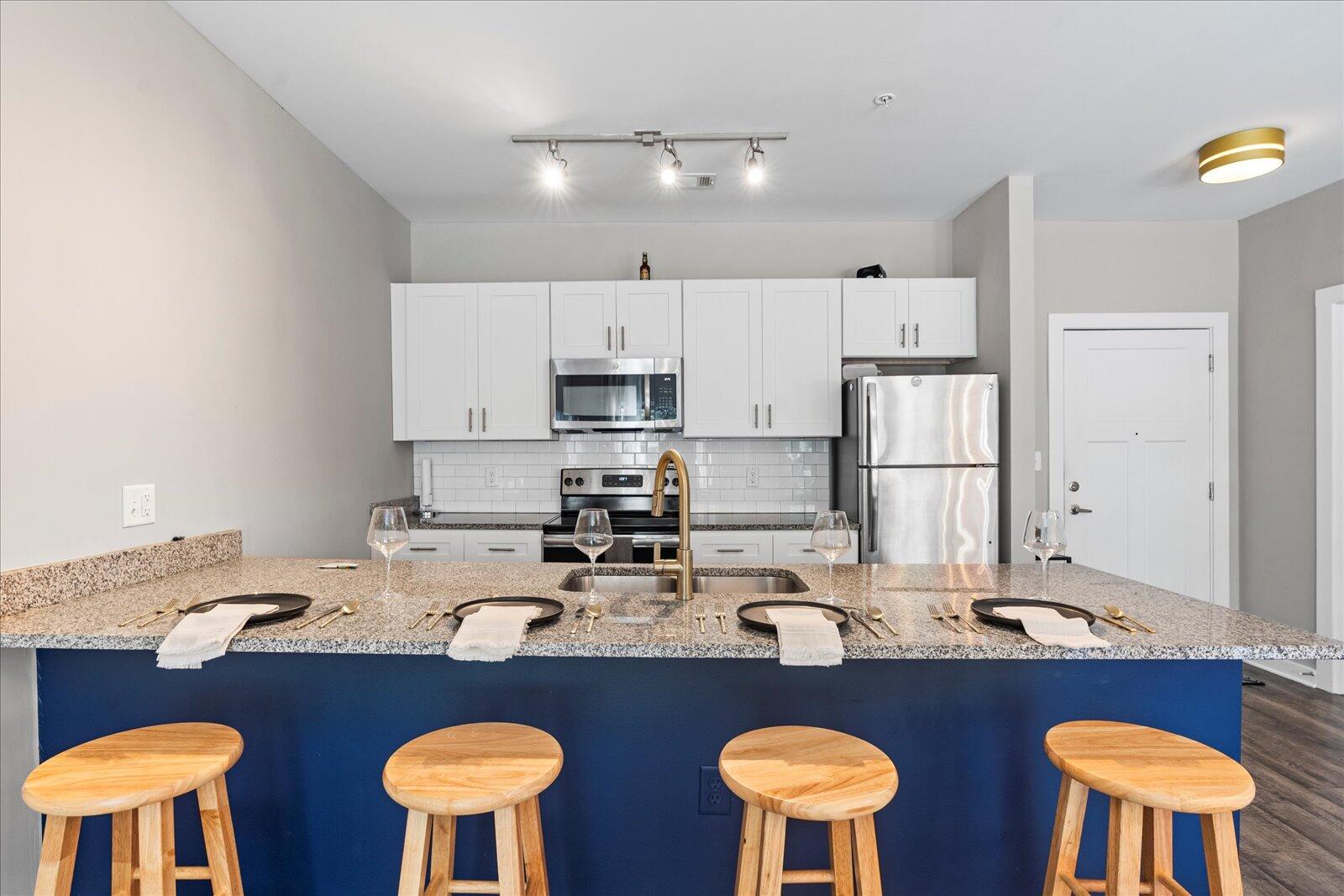 782 Riverfront Parkway, 313