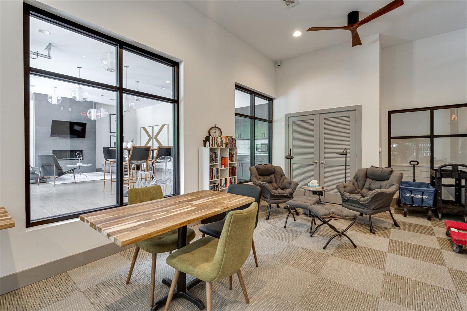 782 Riverfront Parkway, 313