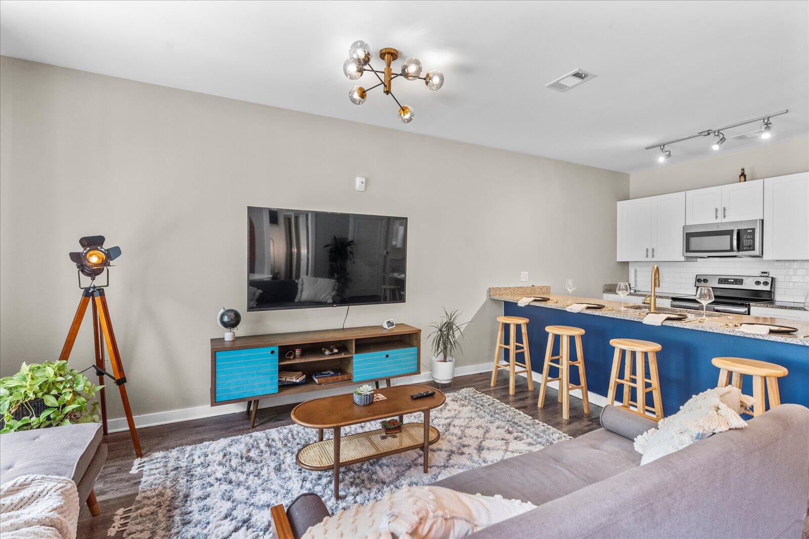 782 Riverfront Parkway, 313