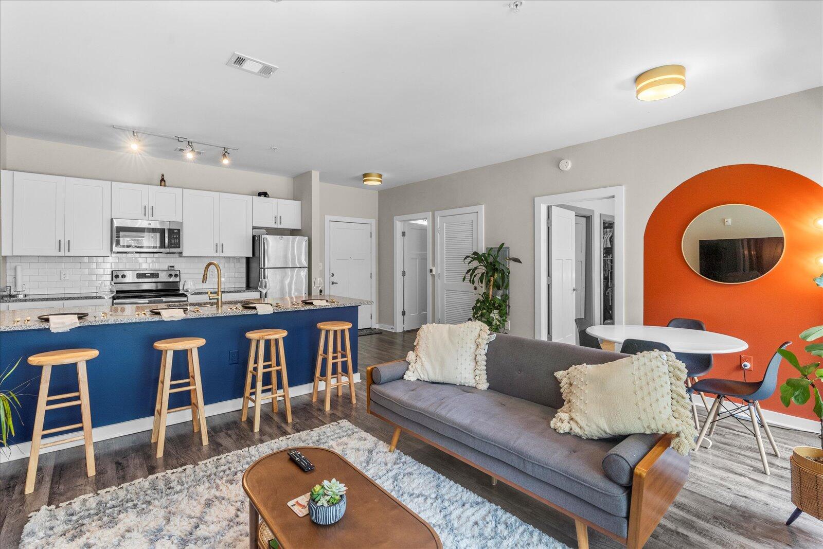 782 Riverfront Parkway, 313