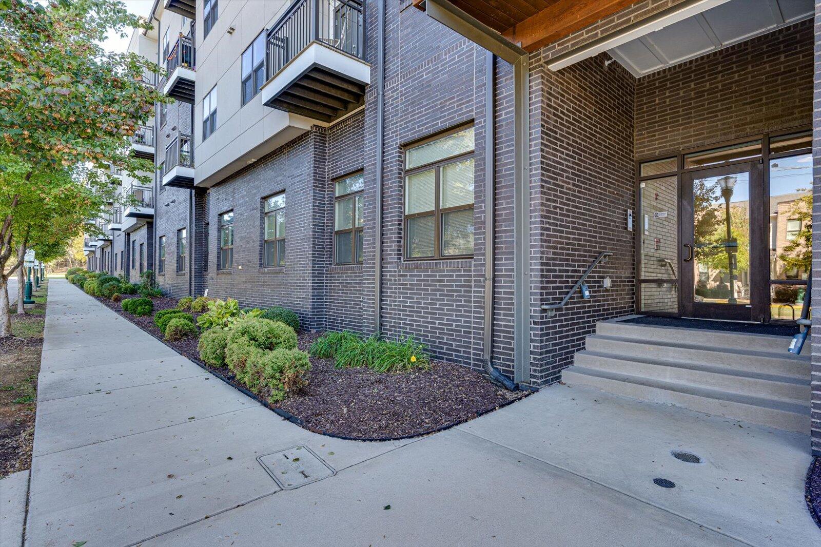 782 Riverfront Parkway, 313