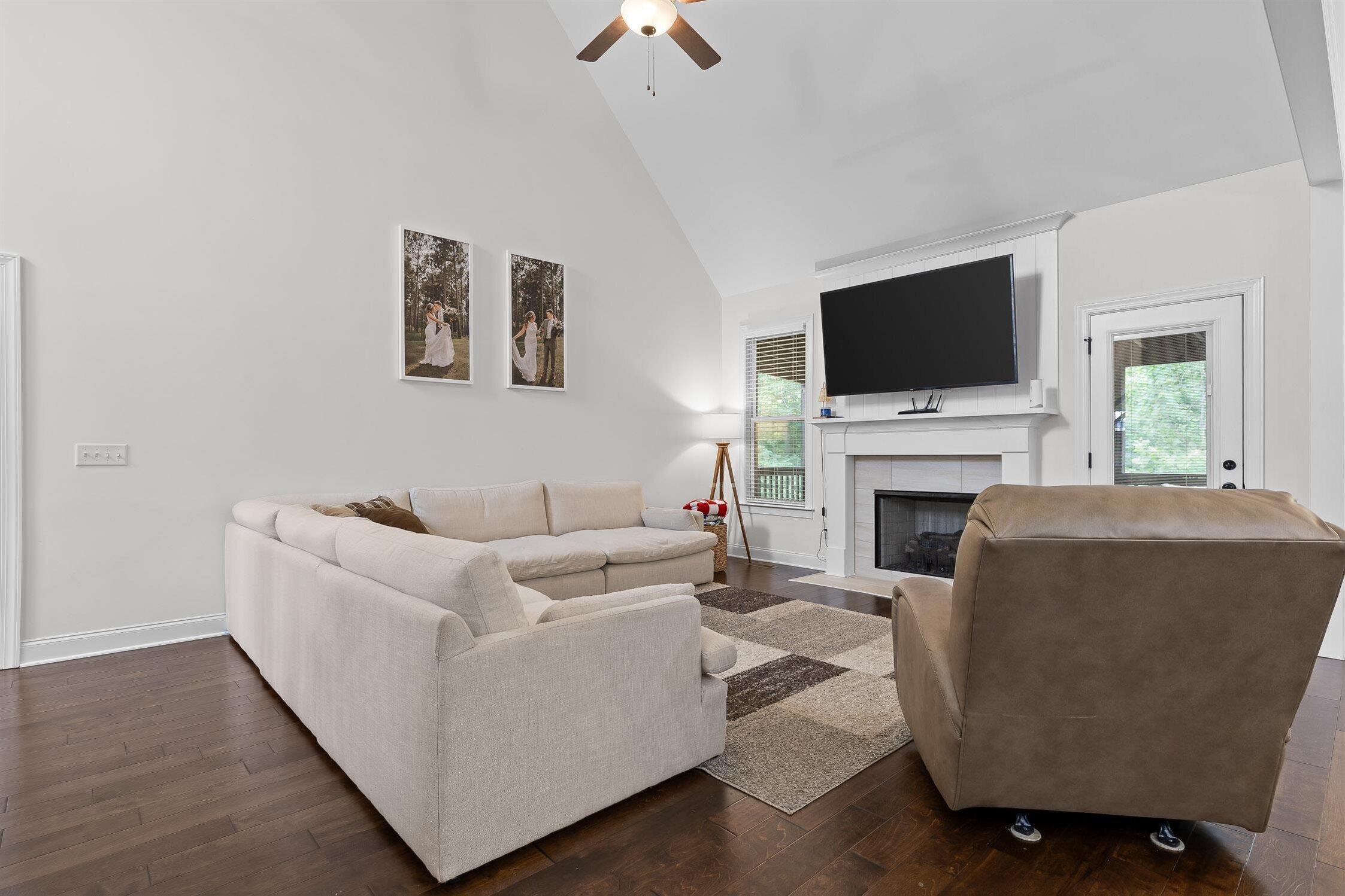 6434 Satjanon Drive