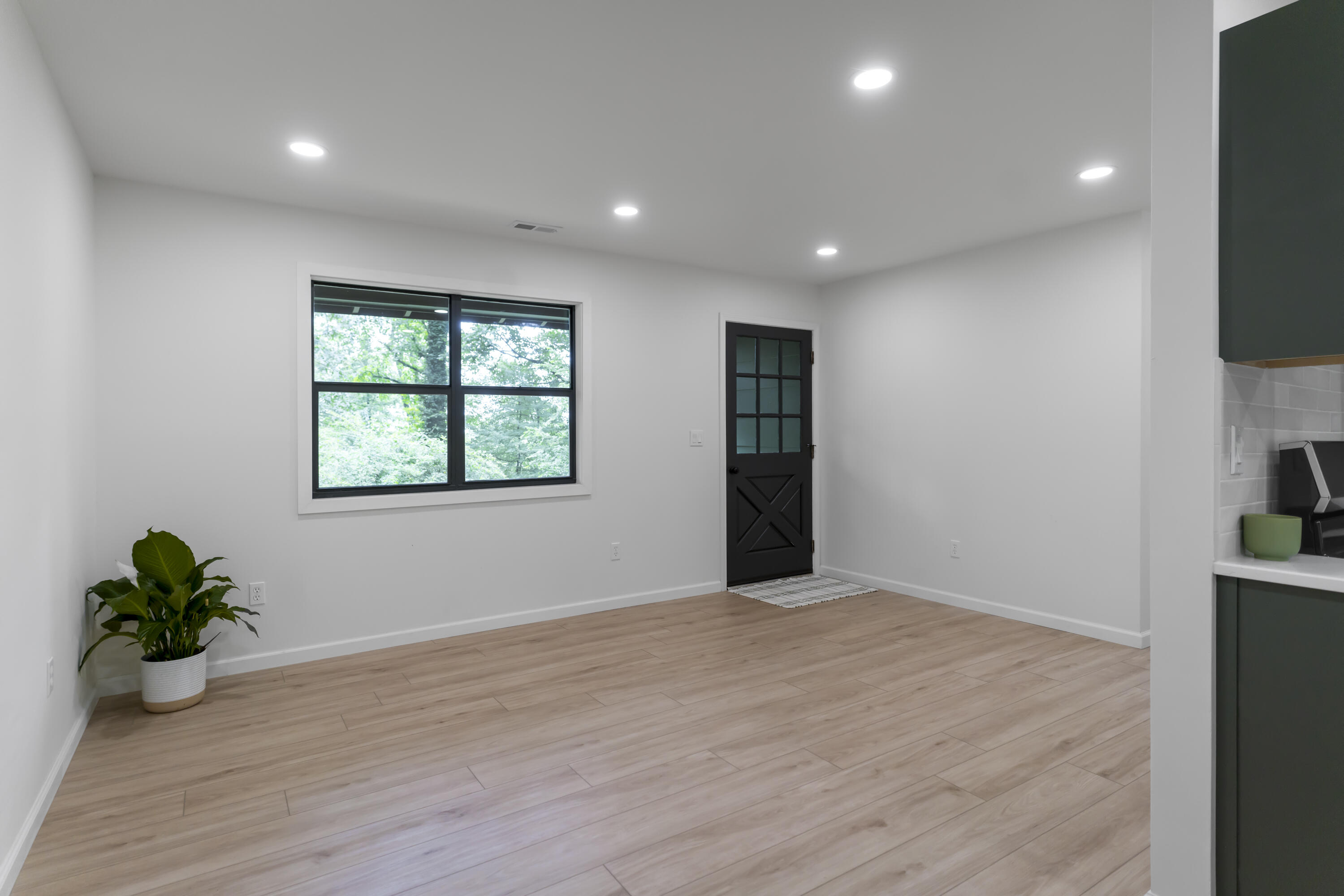 4217 W Road Road