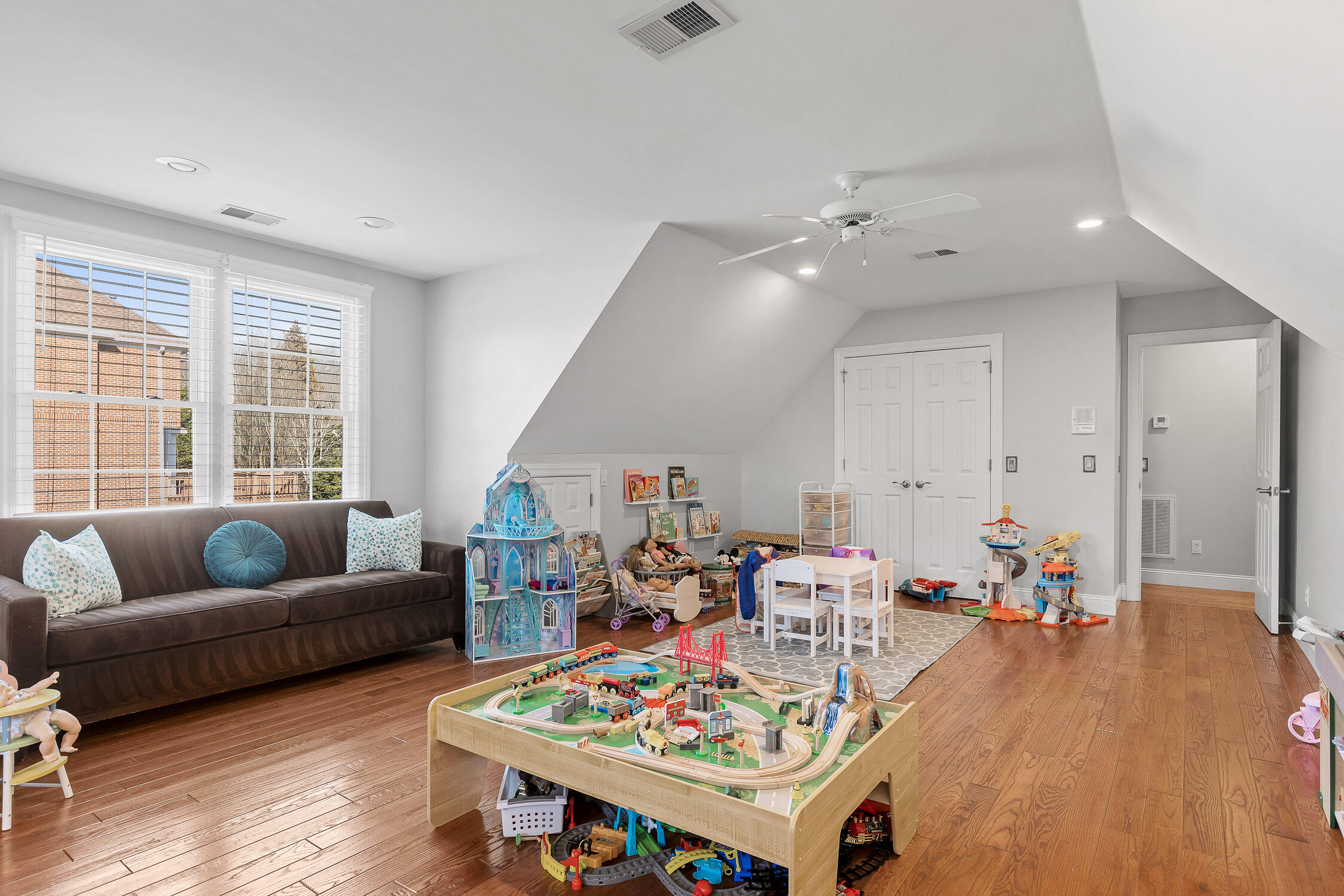 9727 Chestnut Hill Lane