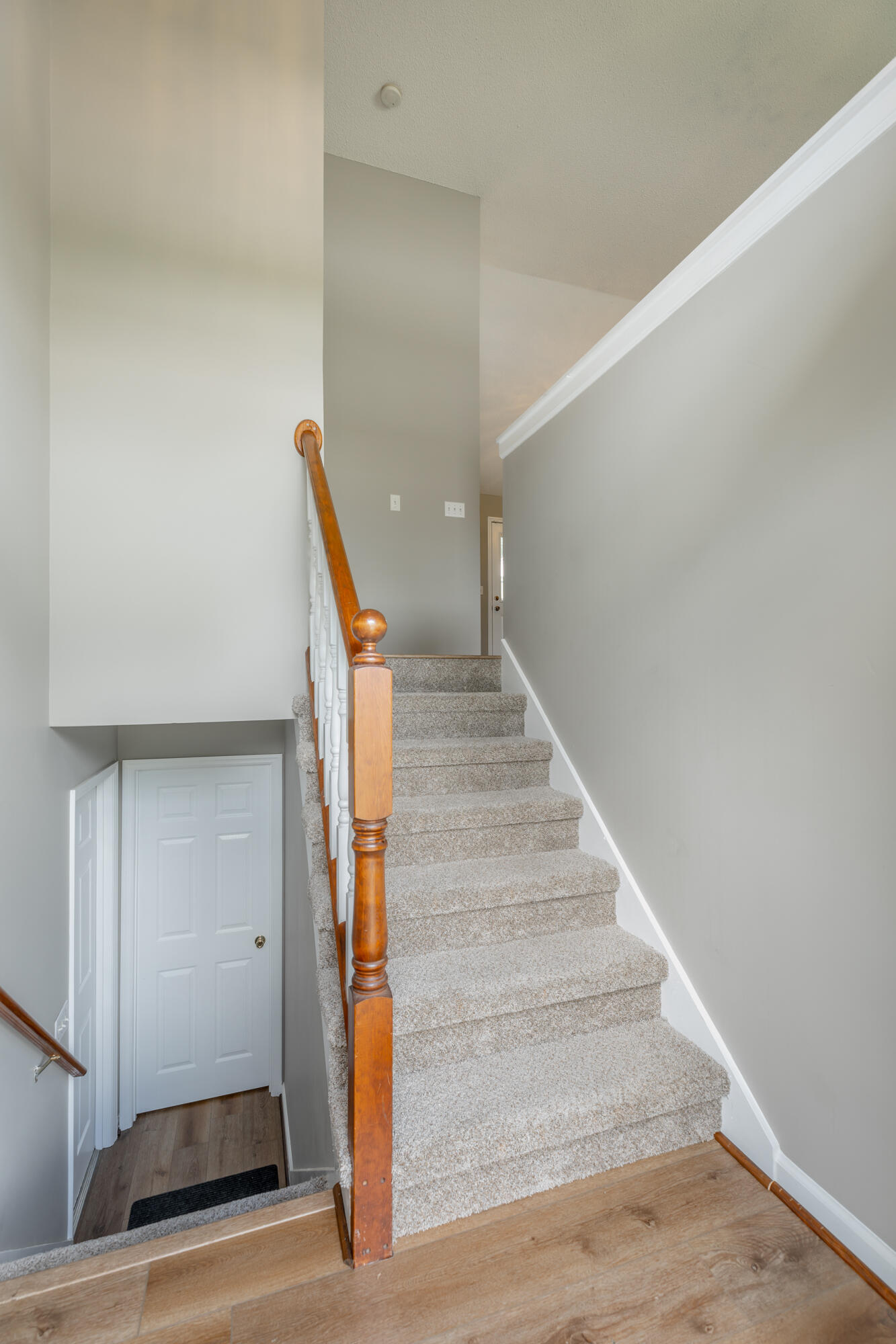 6894 Hillside Bend Trail