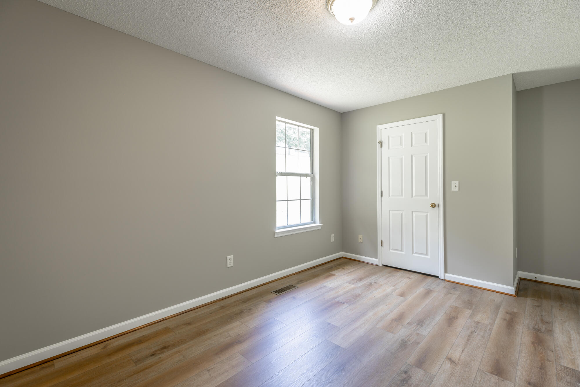 6894 Hillside Bend Trail