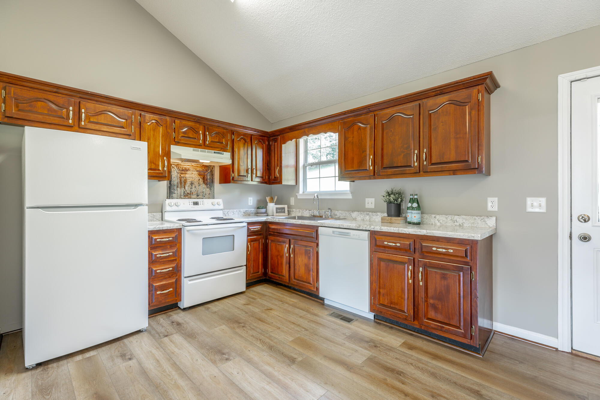 6894 Hillside Bend Trail