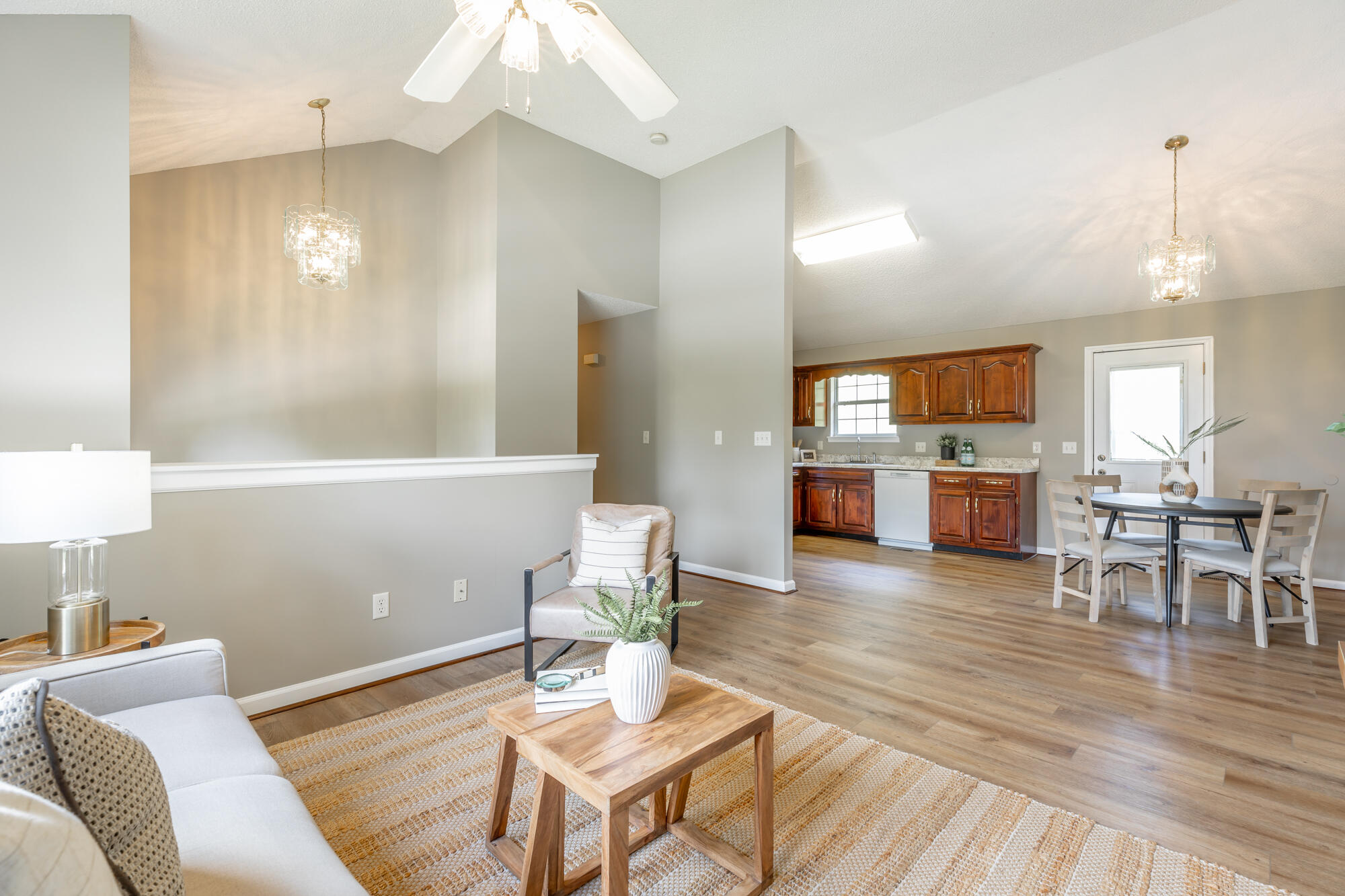 6894 Hillside Bend Trail