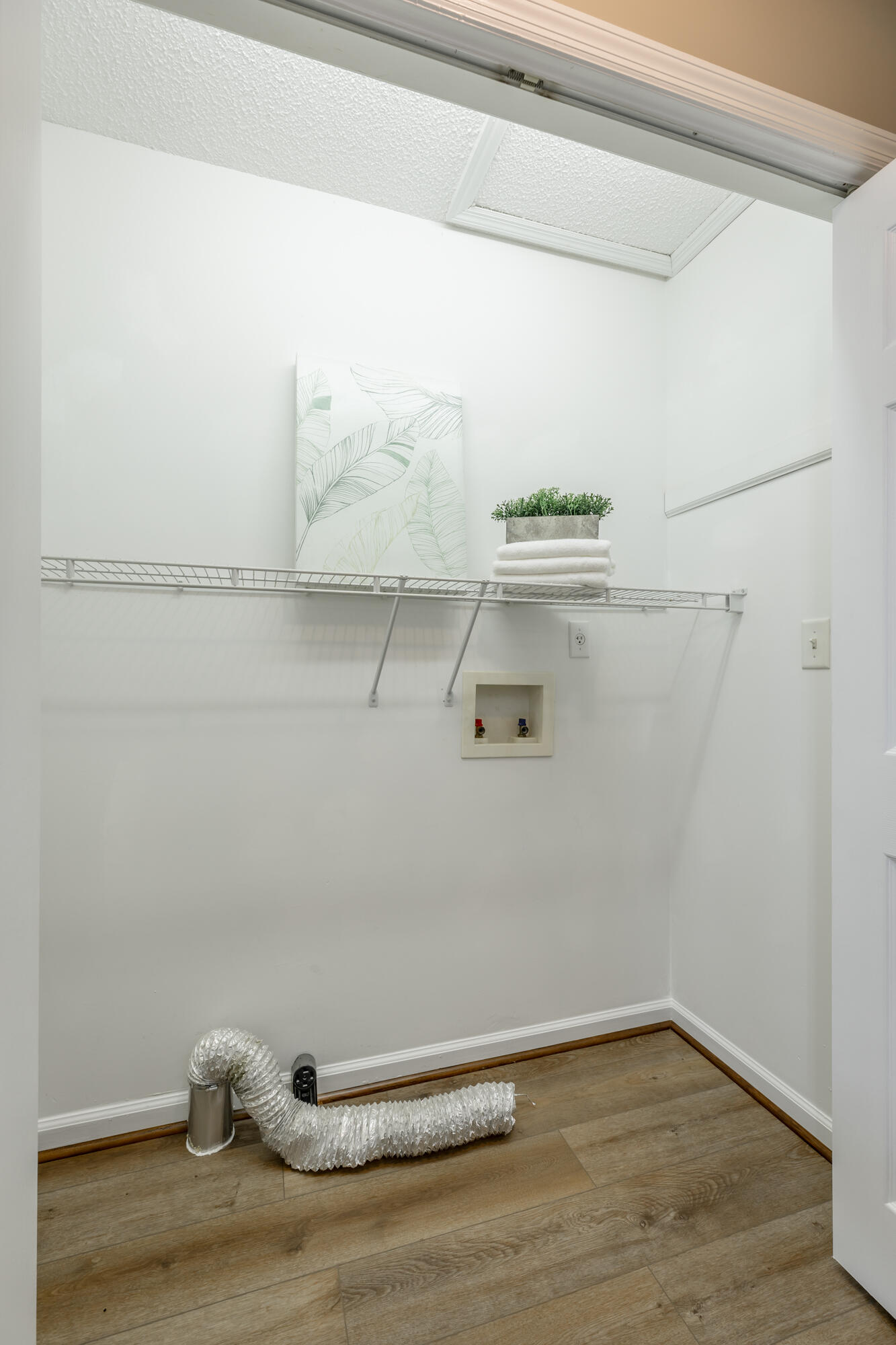 6894 Hillside Bend Trail