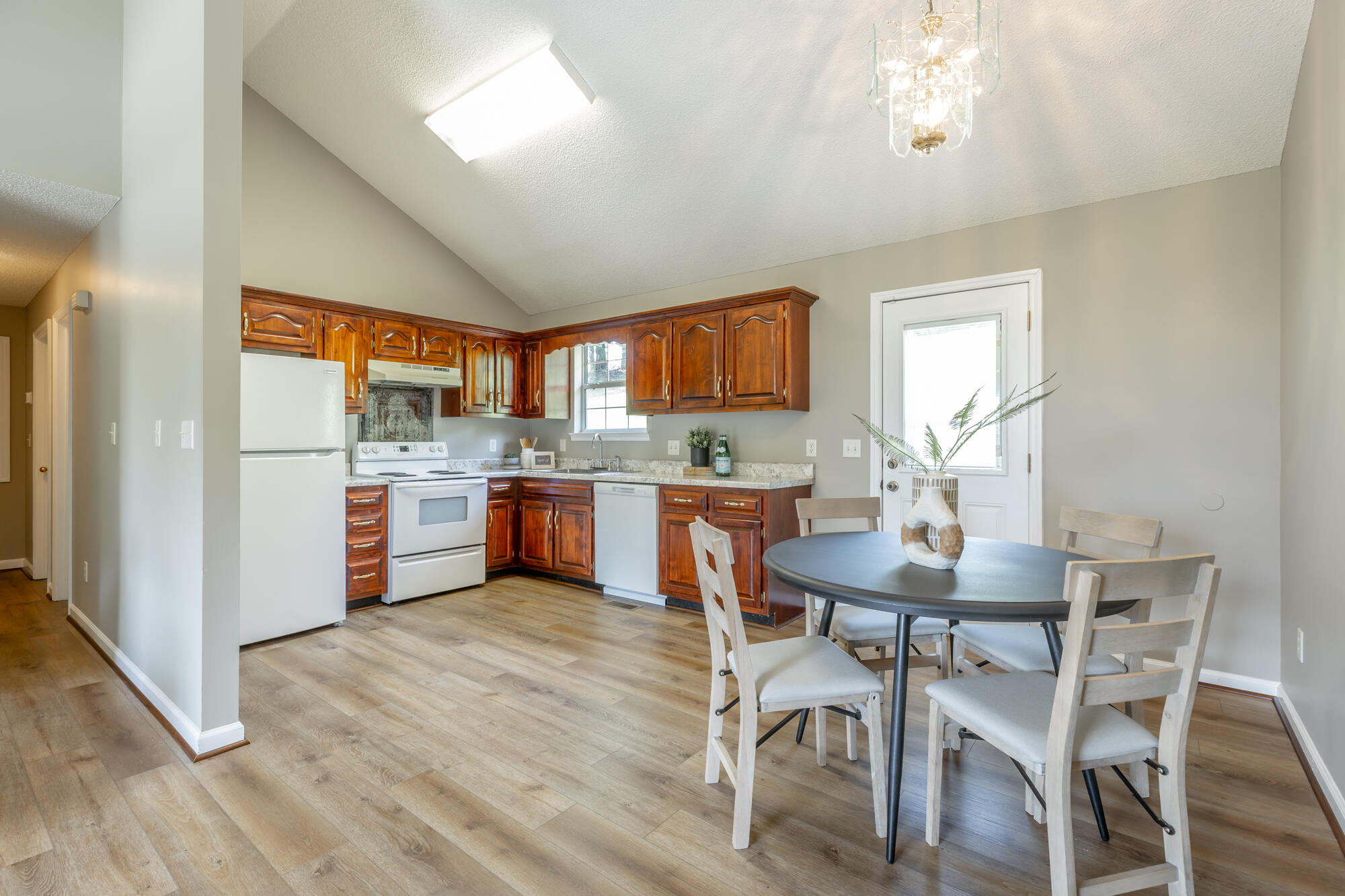 6894 Hillside Bend Trail