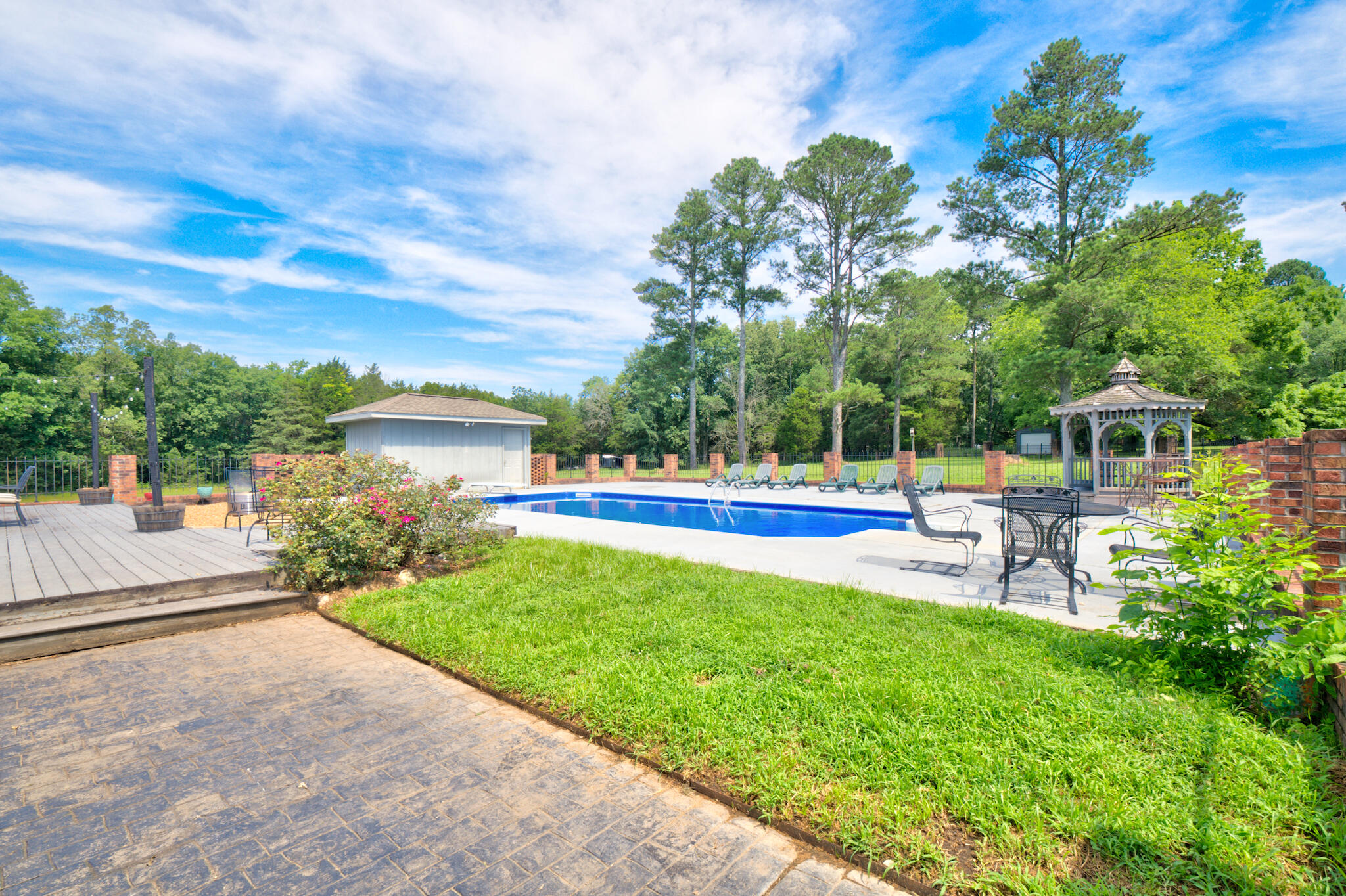 290 Powder Horn Lane