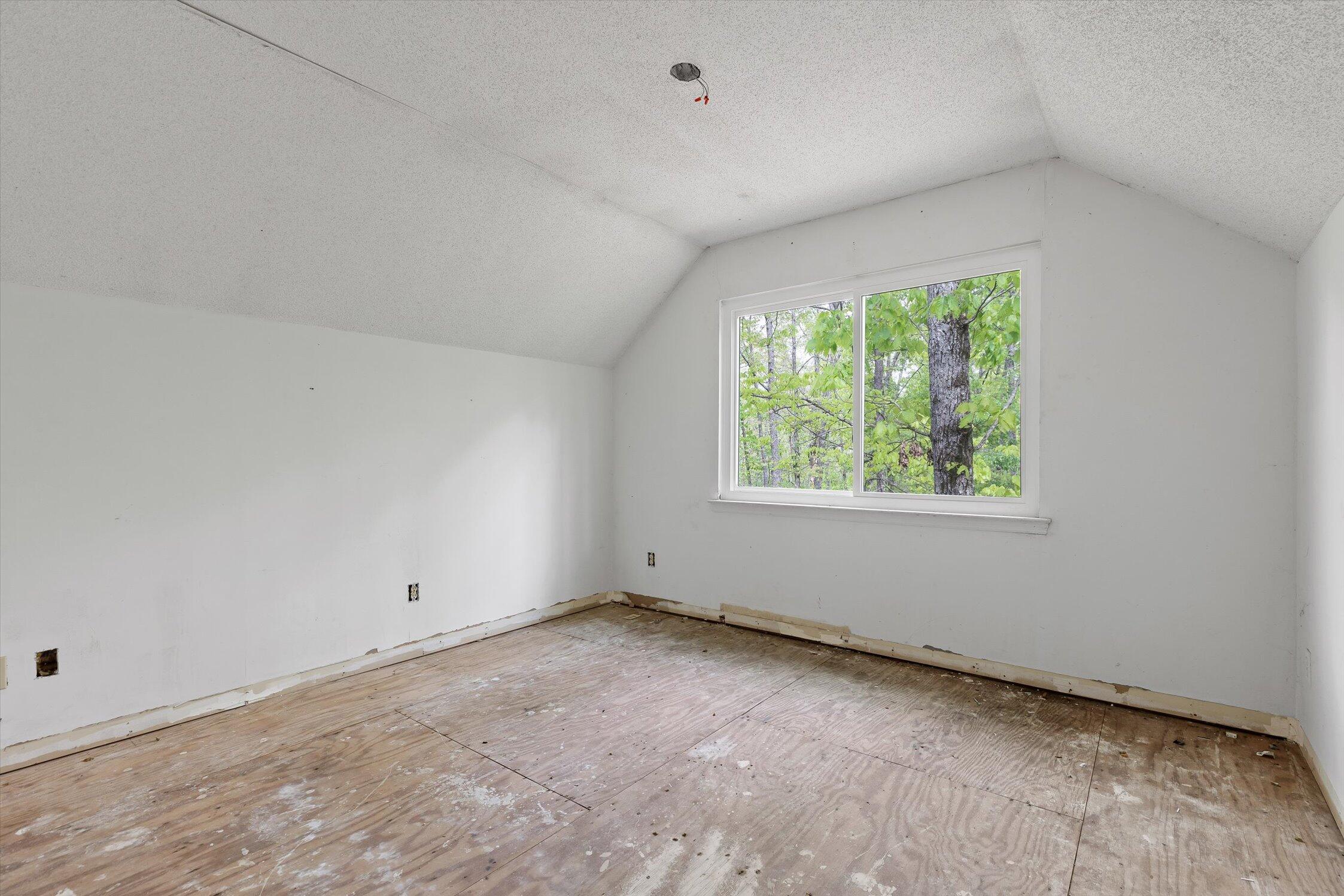 6475 Polly Lane