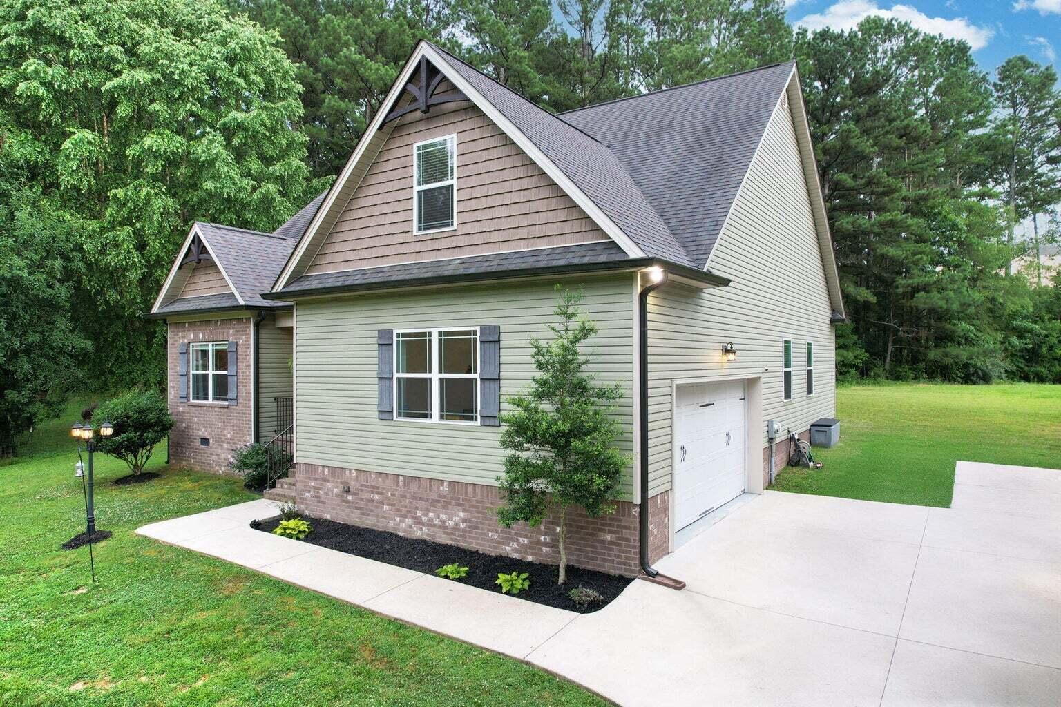 114 Fairhill Drive NE