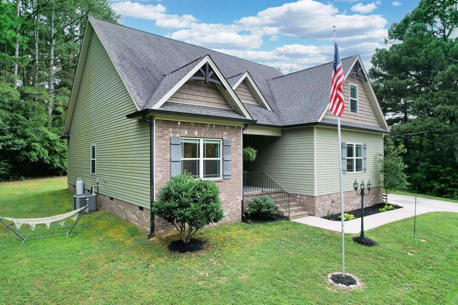 114 Fairhill Drive NE